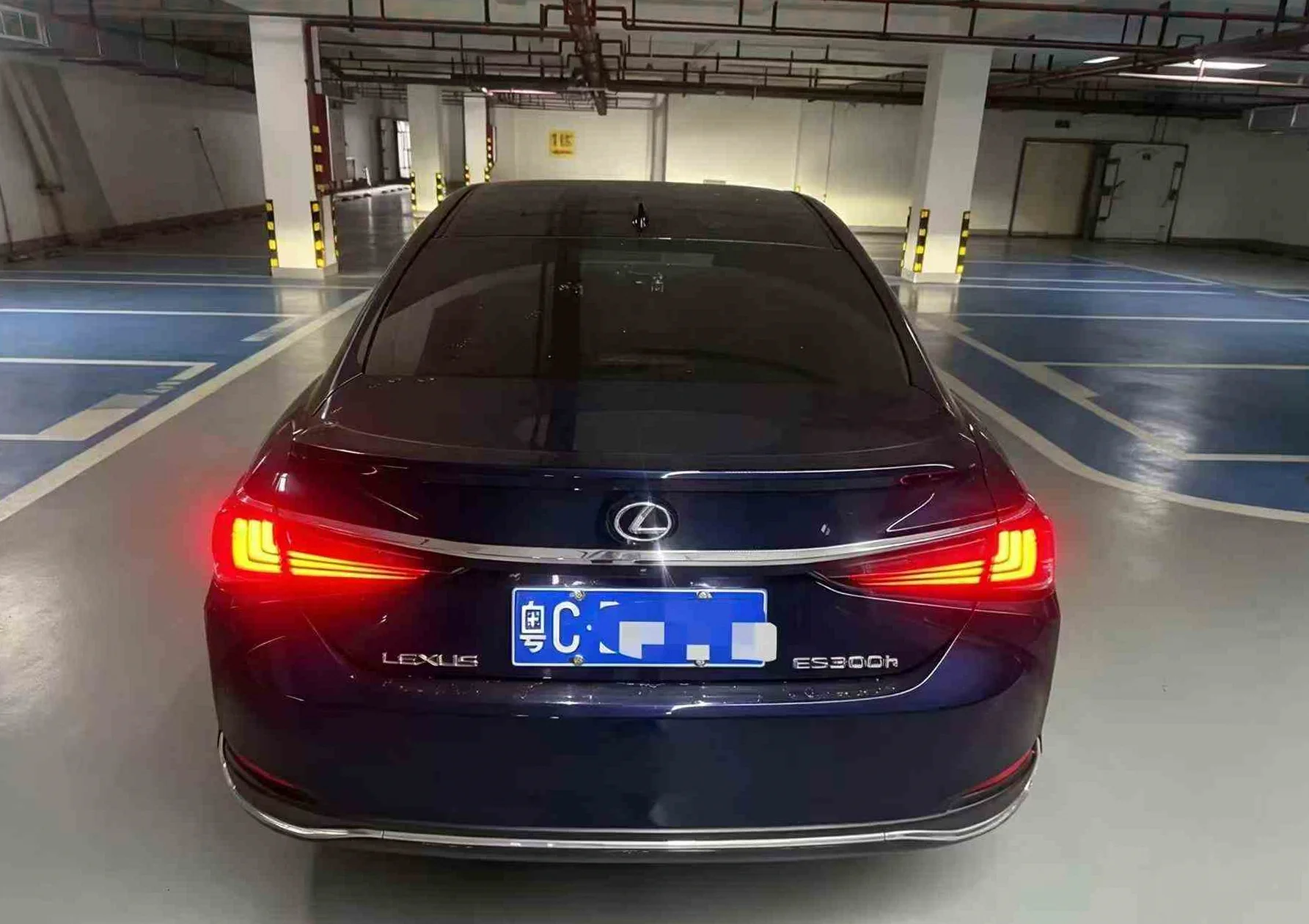 雷克萨斯ES 后面外观二