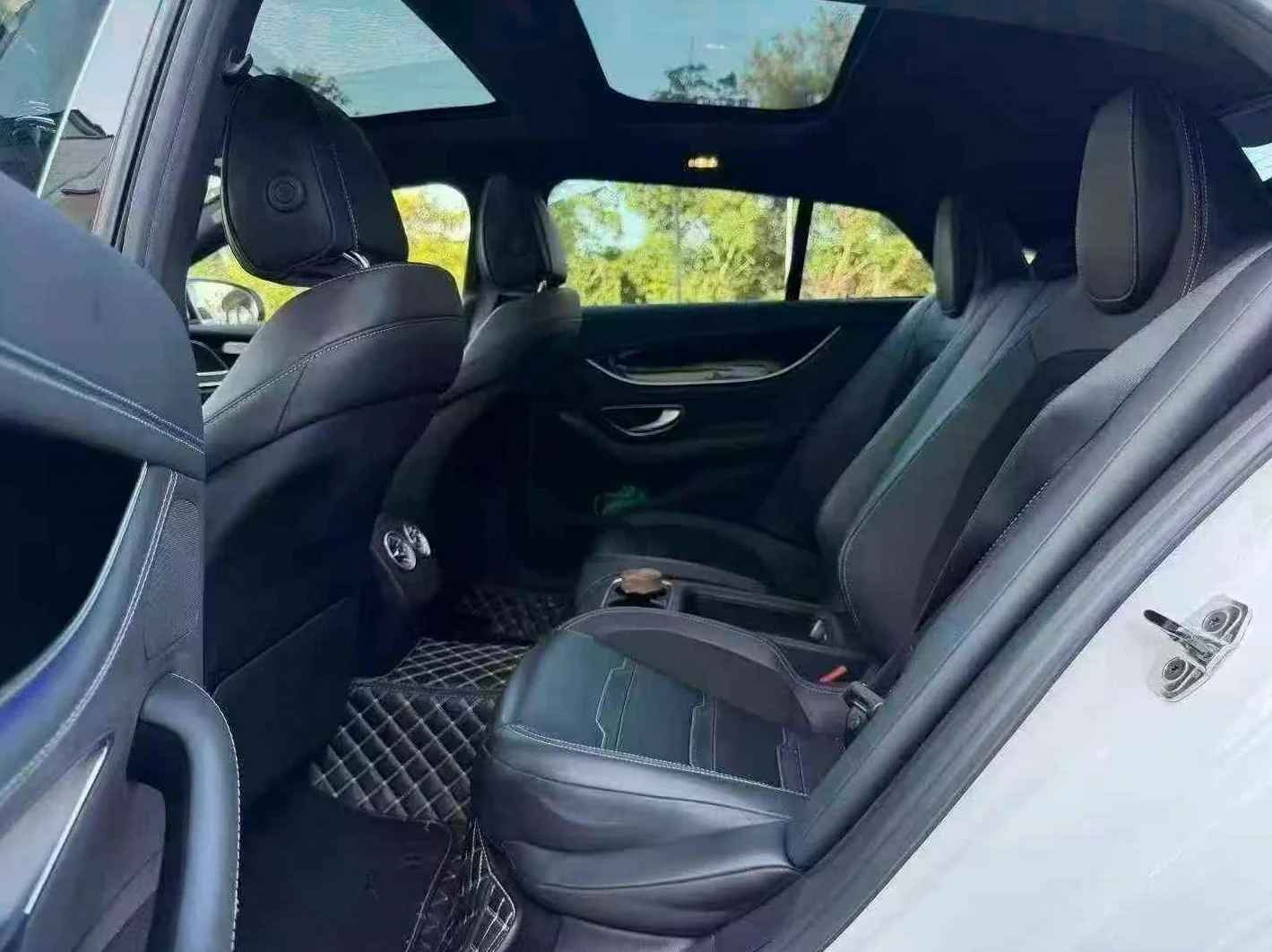 奔驰AMG 内饰前排
