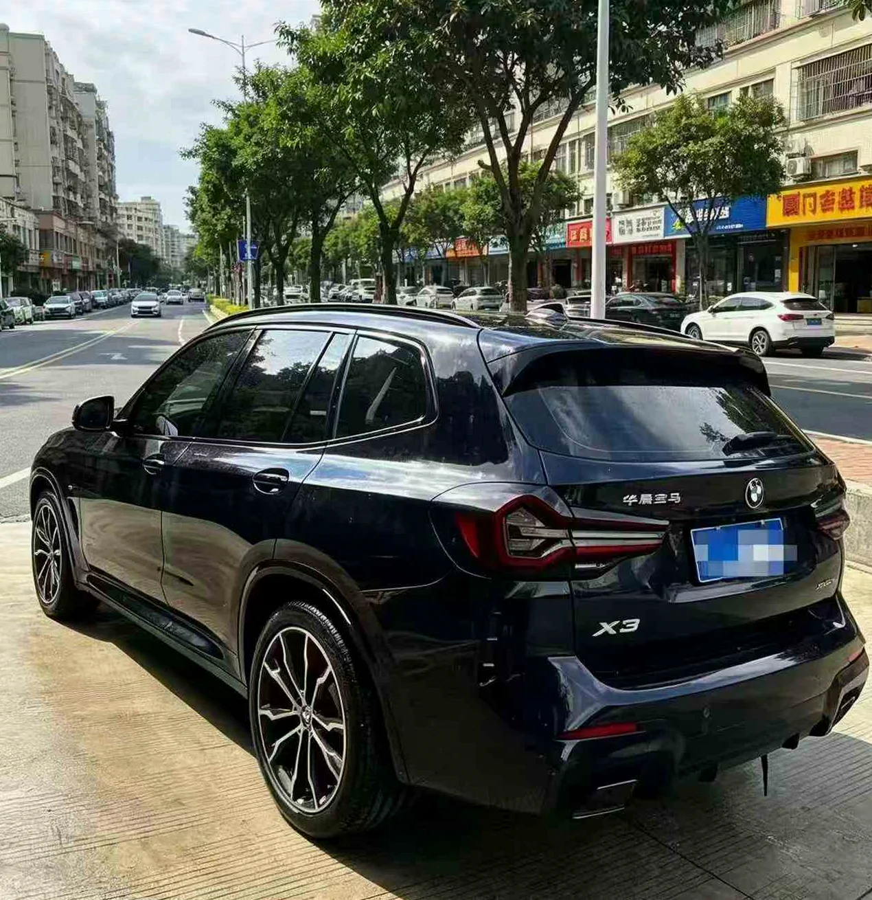 宝马X3 后面外观一