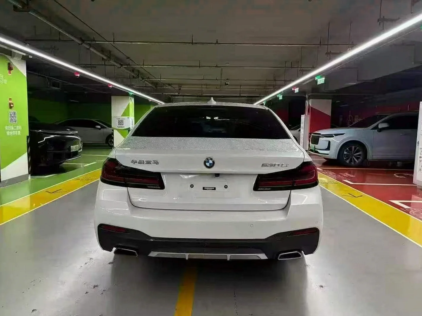 宝马5系 后面外观一