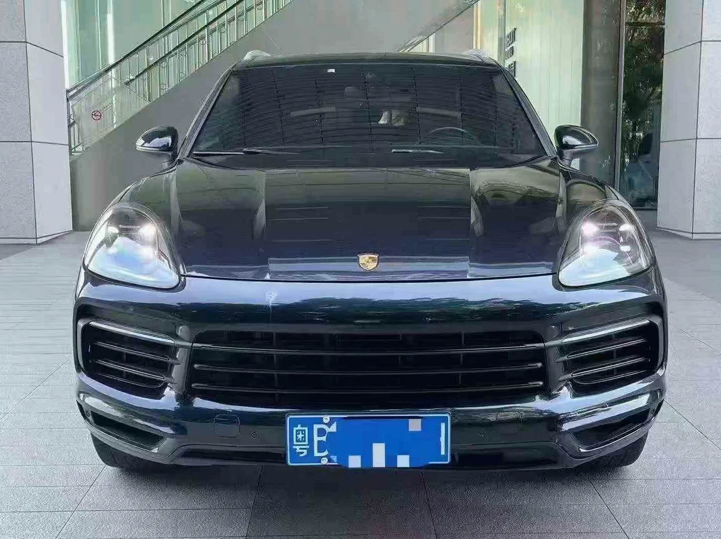 保时捷卡宴 正面外观二