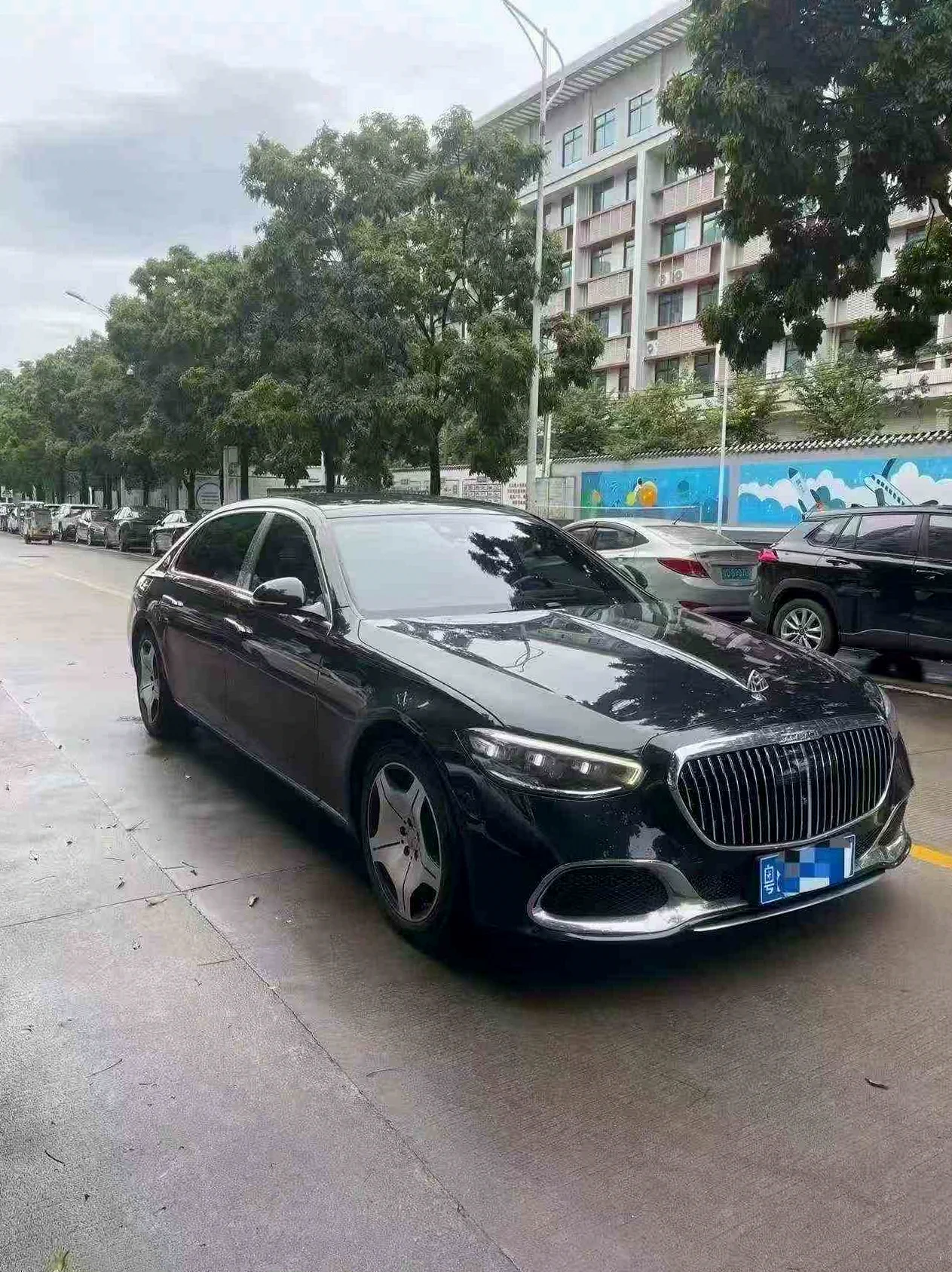 奔驰迈巴赫S级 正面外观三