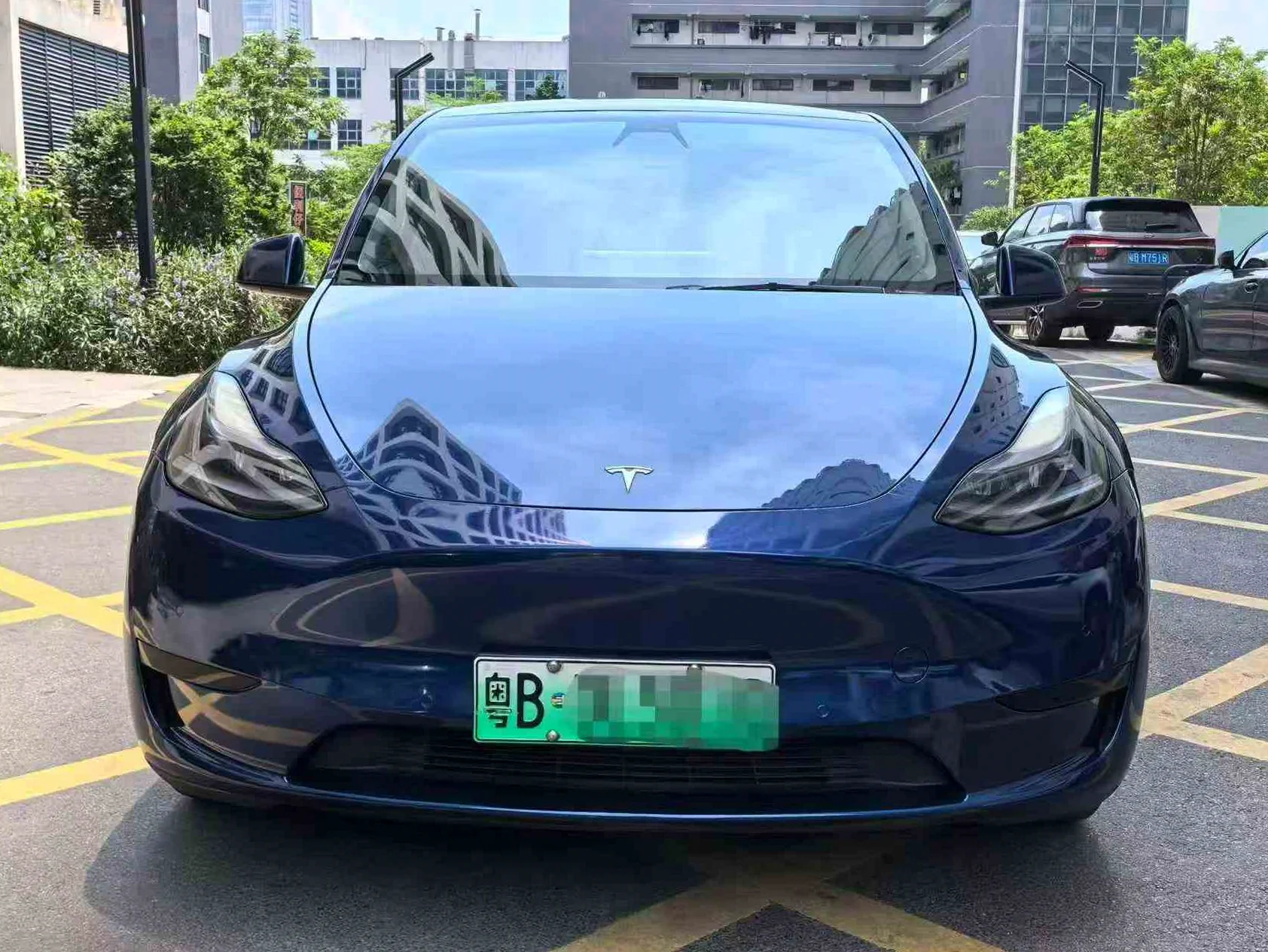 特斯拉MODEL 正面外观二
