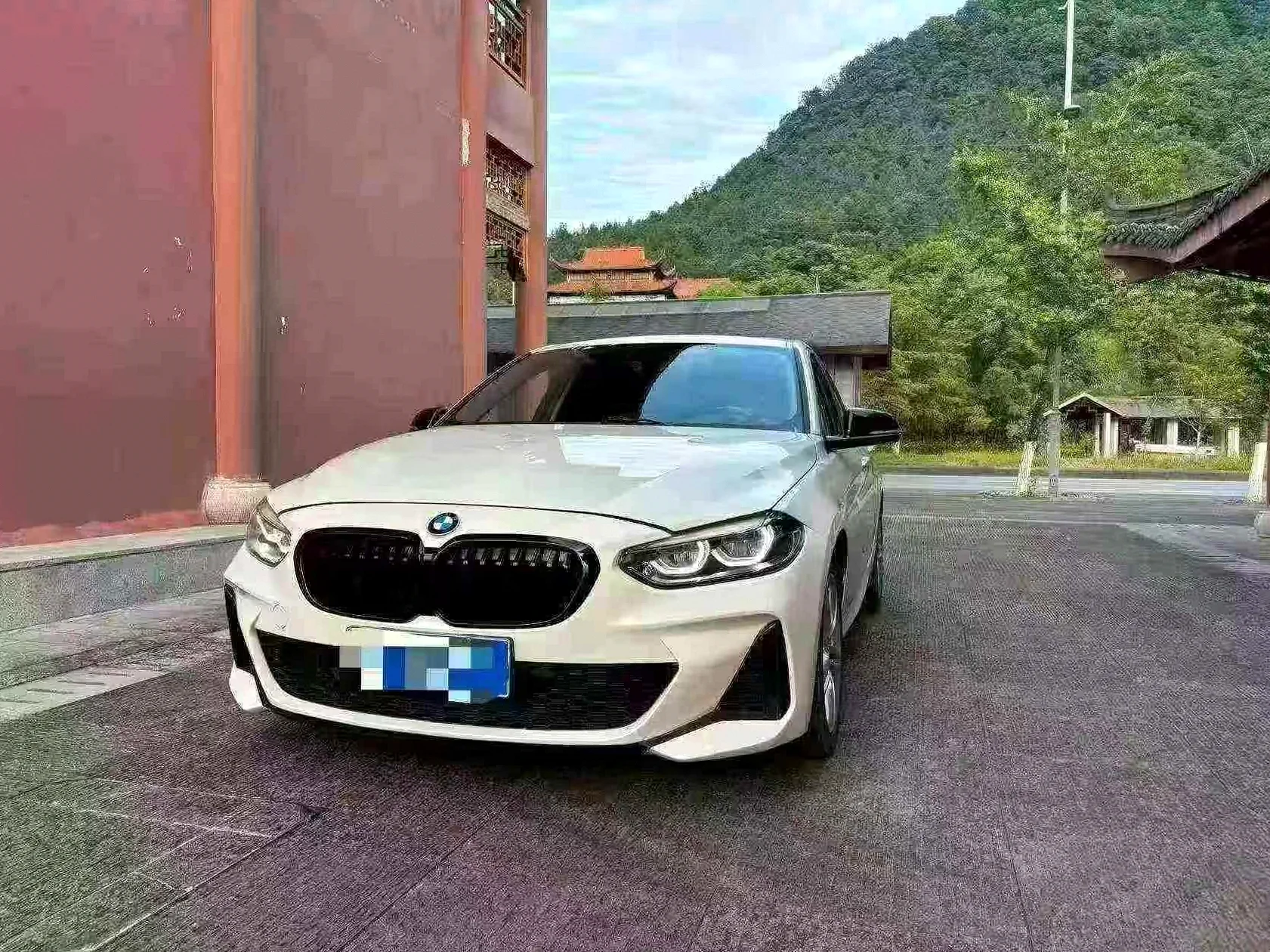 宝马1系 正面外观三