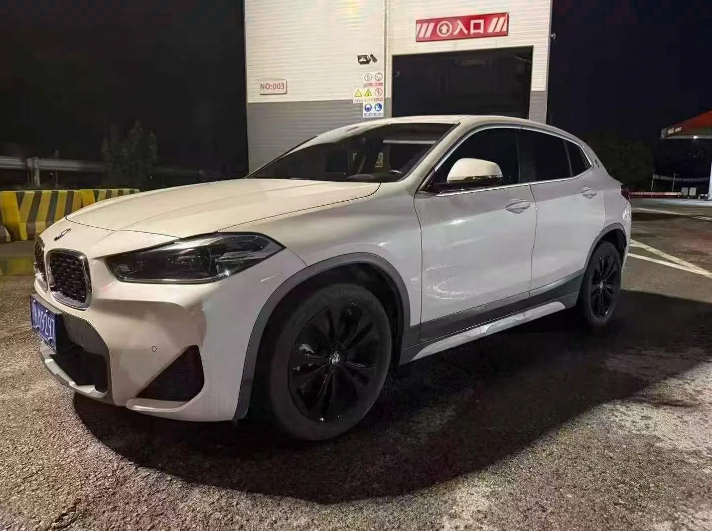 宝马X2 正面外观三