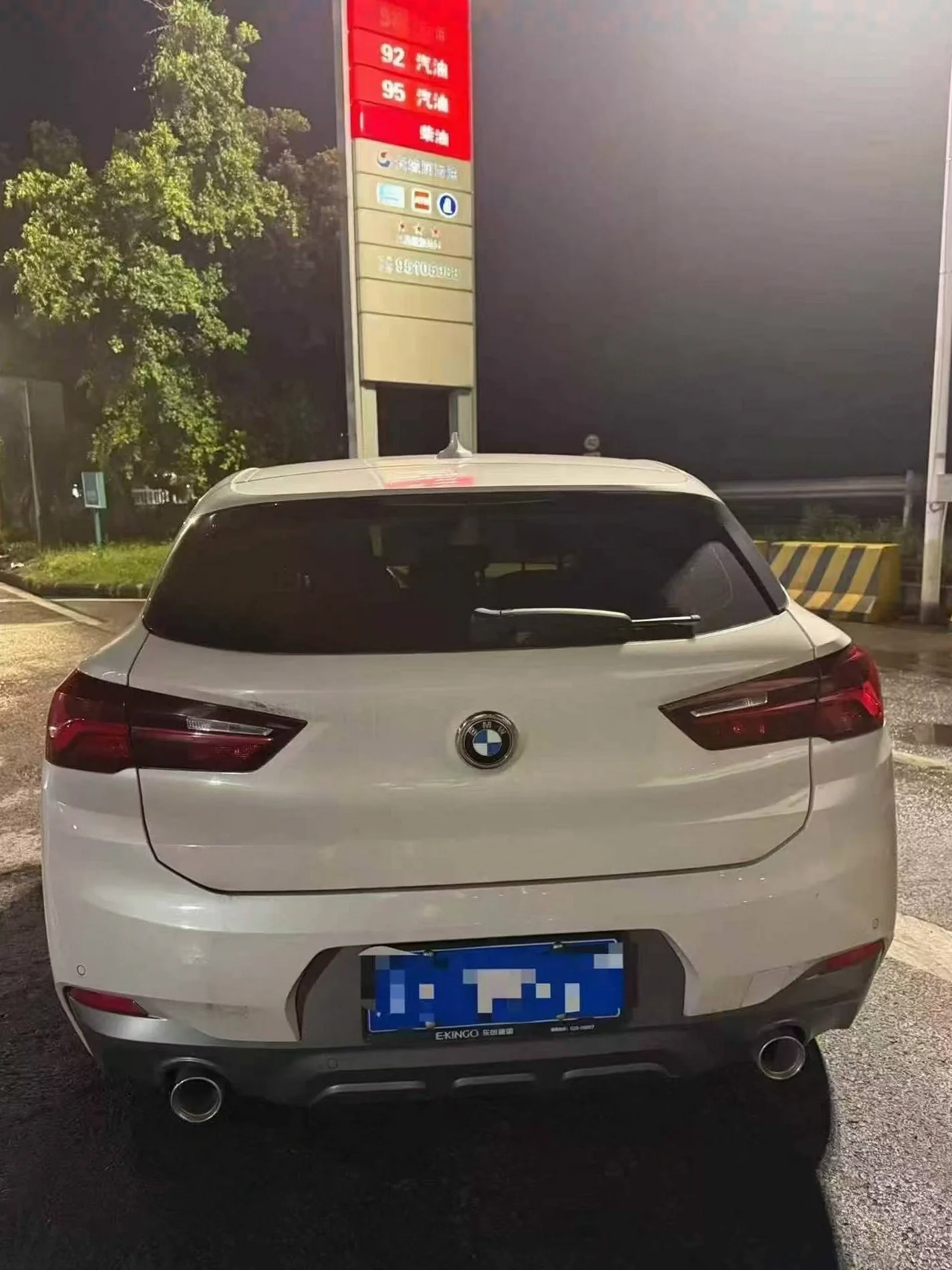 宝马X2 后面外观三