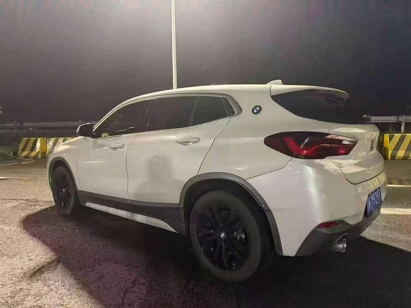宝马X2 后面外观二