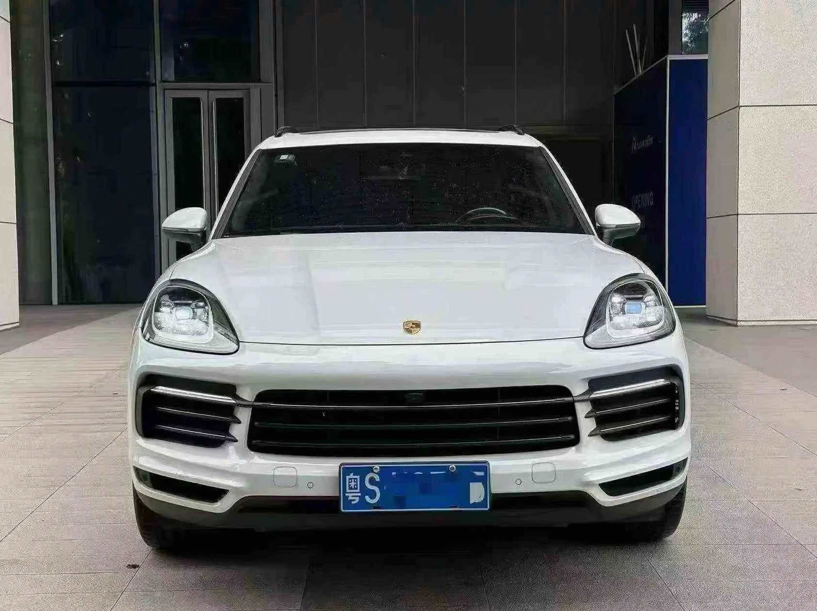 保时捷卡宴 正面外观二