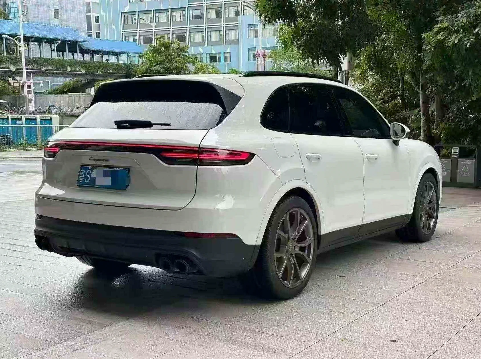 保时捷卡宴 驾驶室