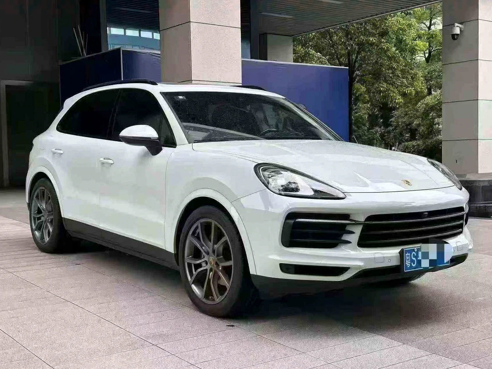 保时捷卡宴 正面外观三
