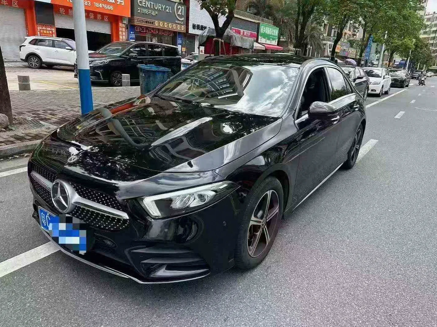 奔驰A 正面外观三