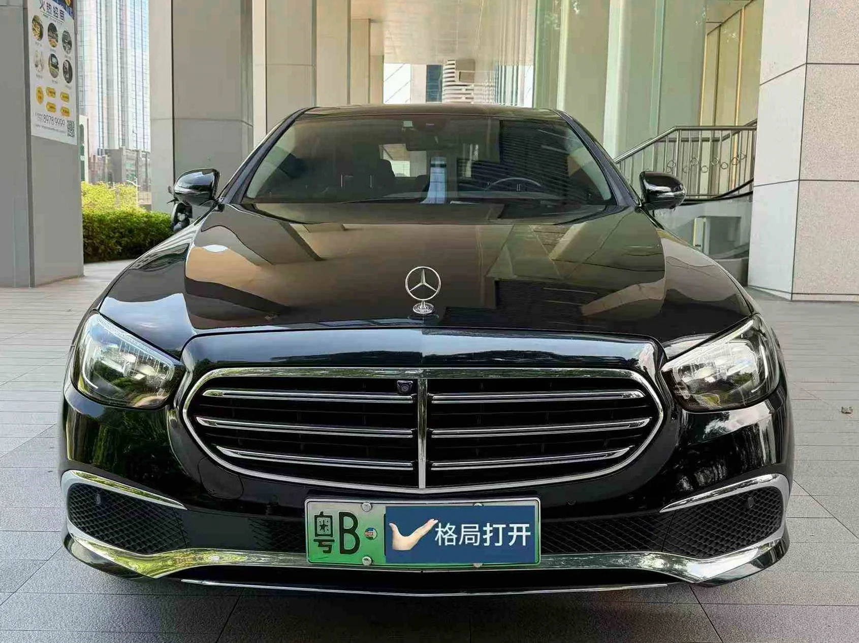 奔驰E 正面外观二