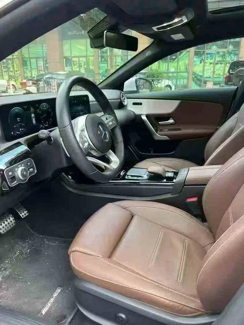 奔驰C 后面外观一