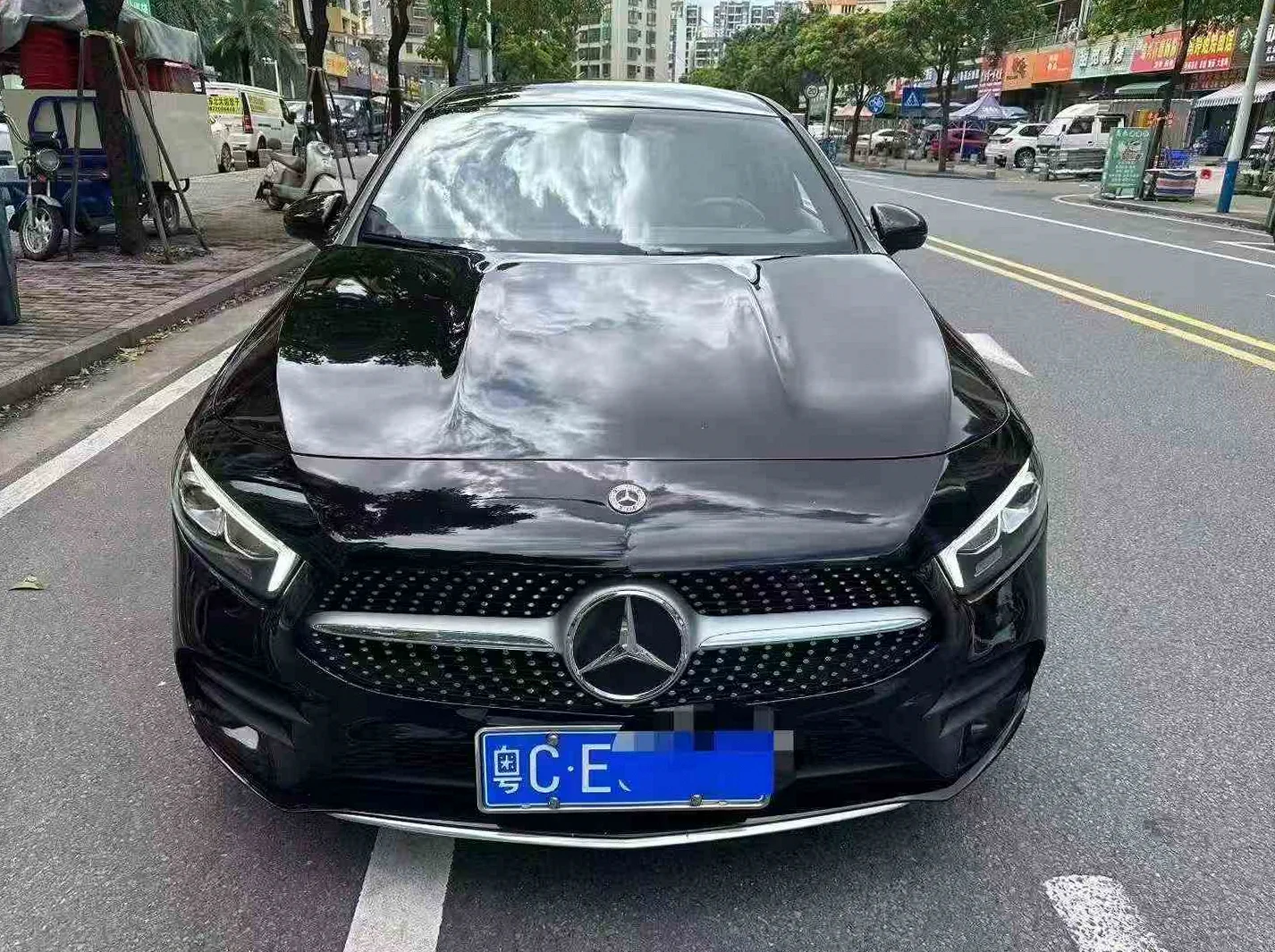奔驰A 正面外观二