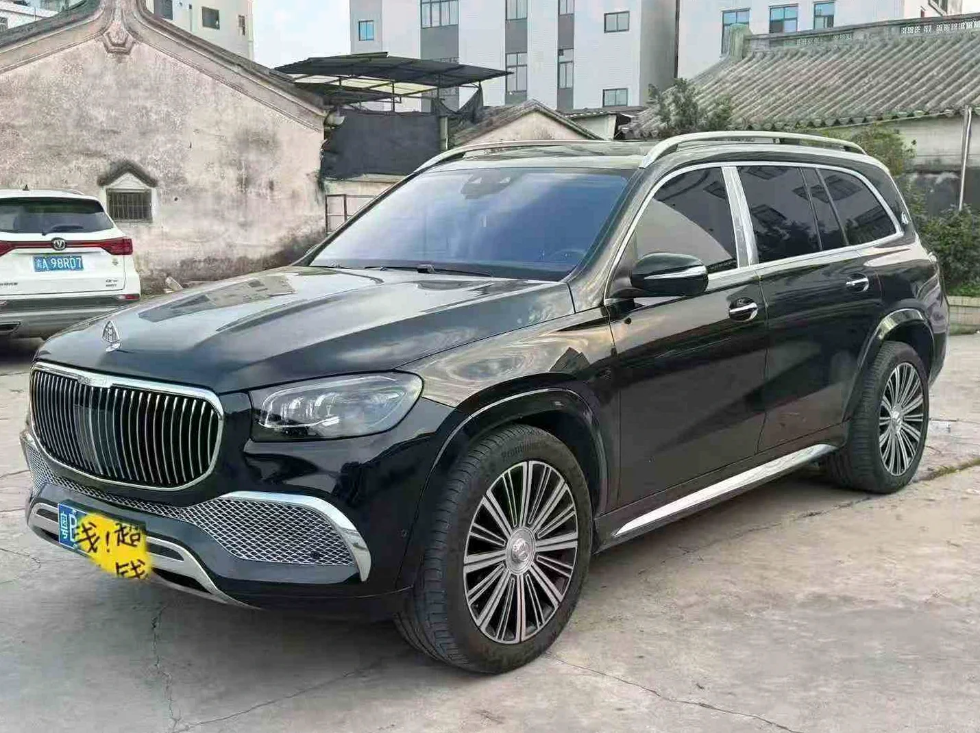 奔驰迈巴赫GLS 正面外观三