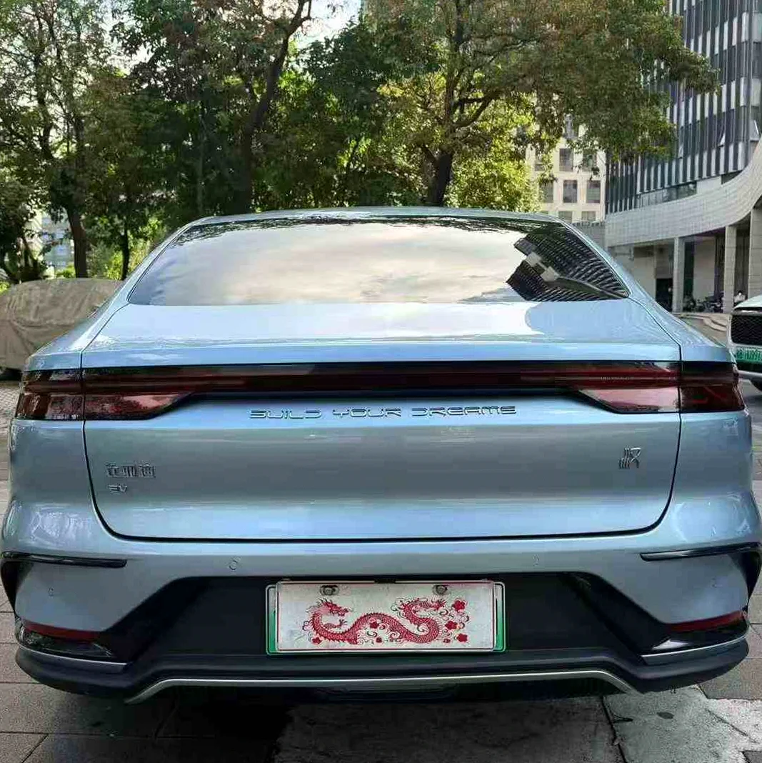 比亚迪汉 内饰后排