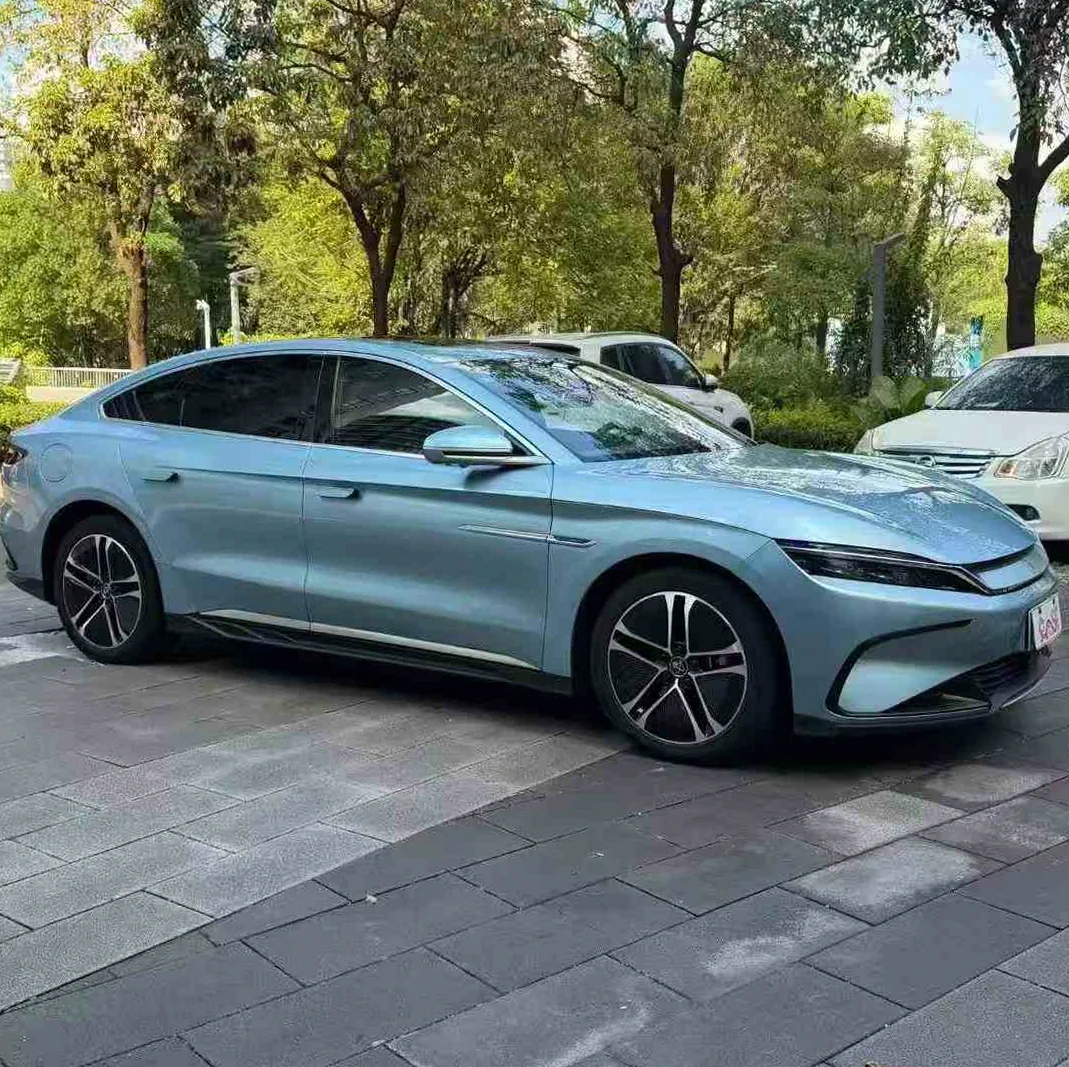 比亚迪汉 正面外观三