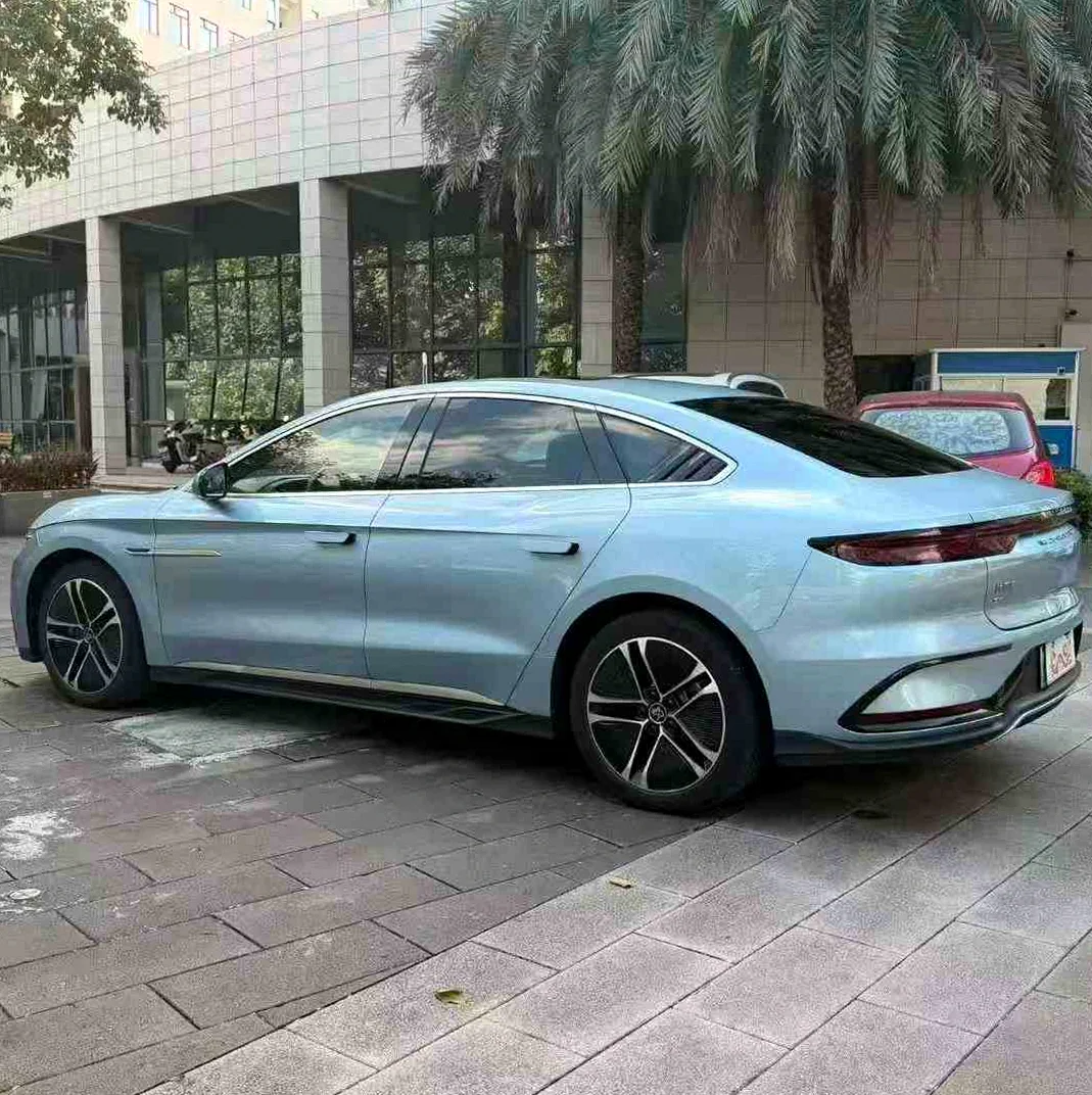 比亚迪汉 内饰前排