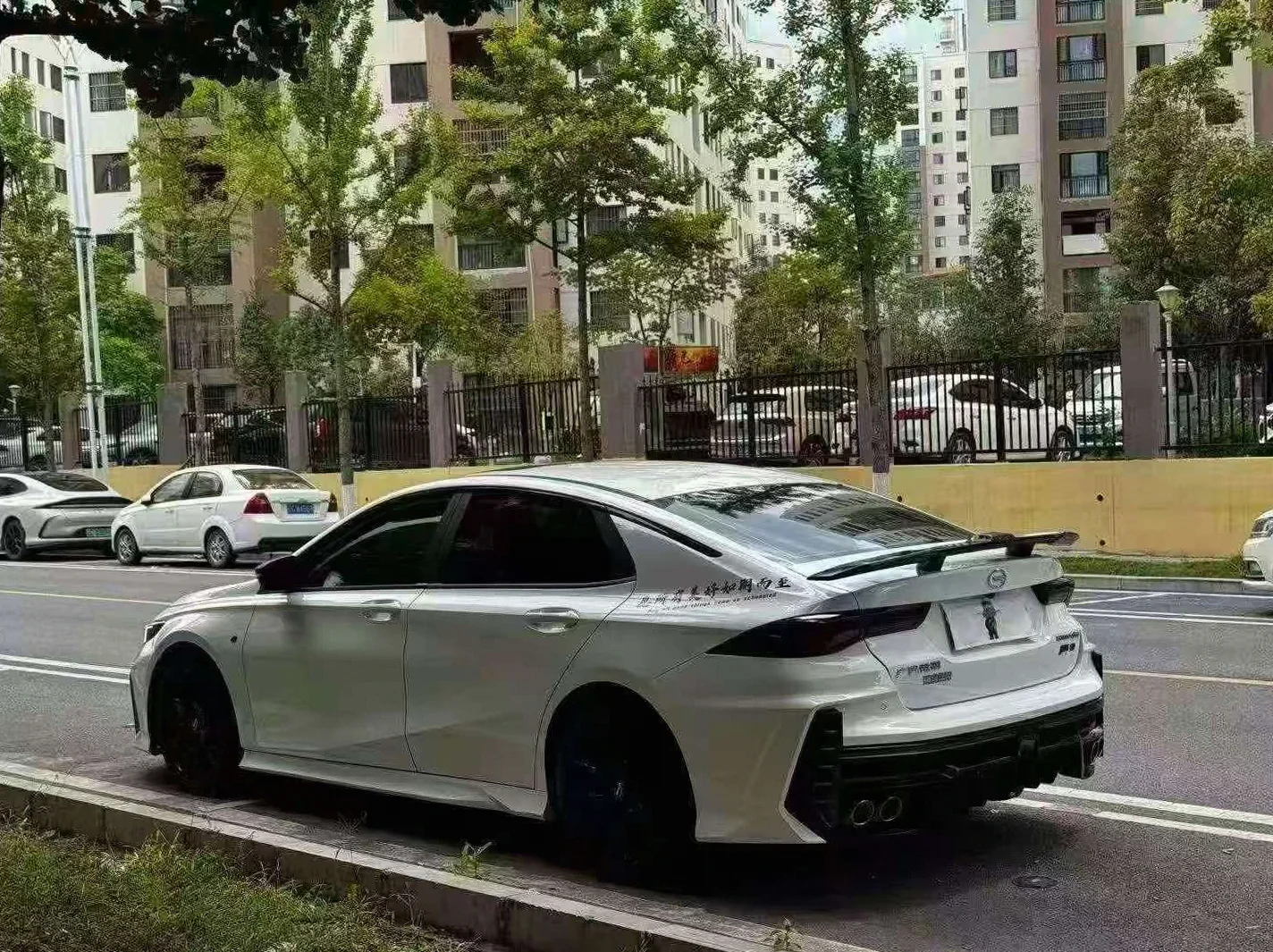 传祺影豹 后面外观一