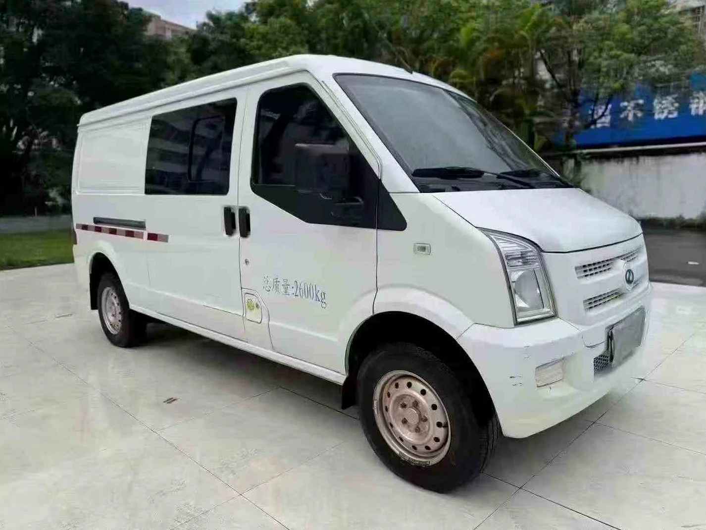 货车瑞驰EC35 正面外观三