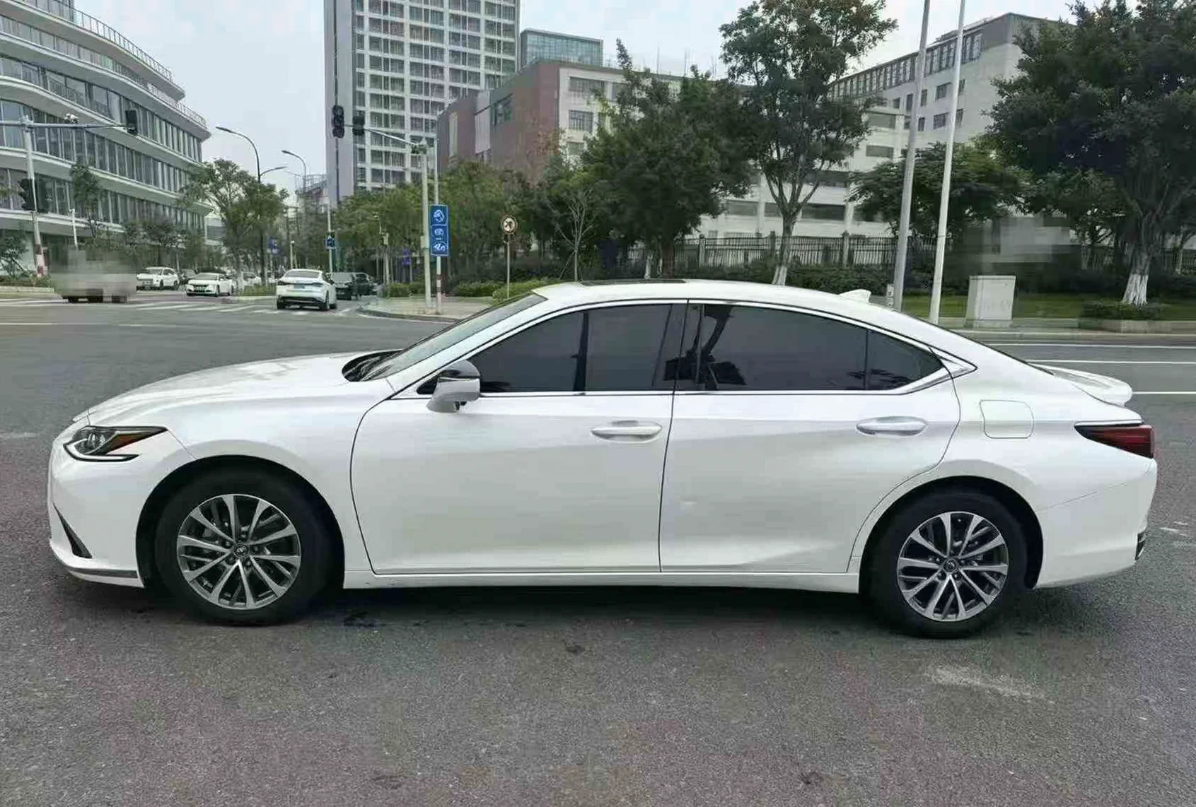 雷克萨斯ES 后面外观一