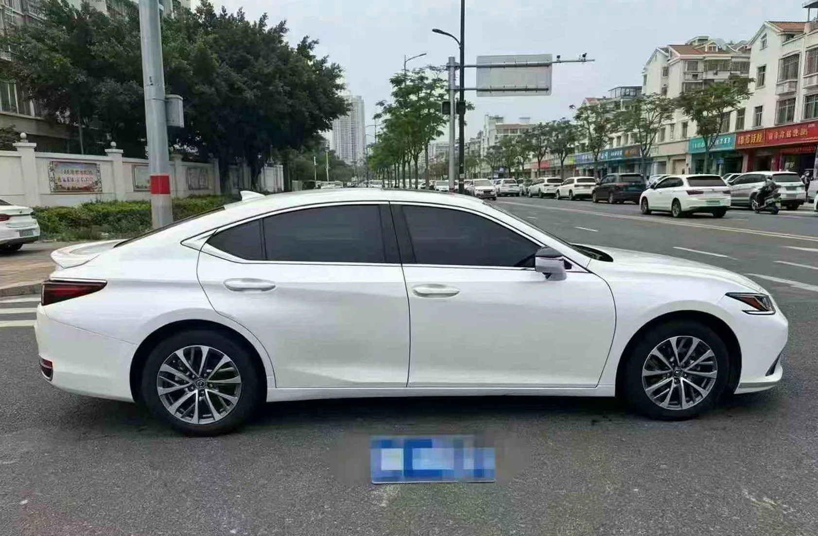 雷克萨斯ES 后面外观三
