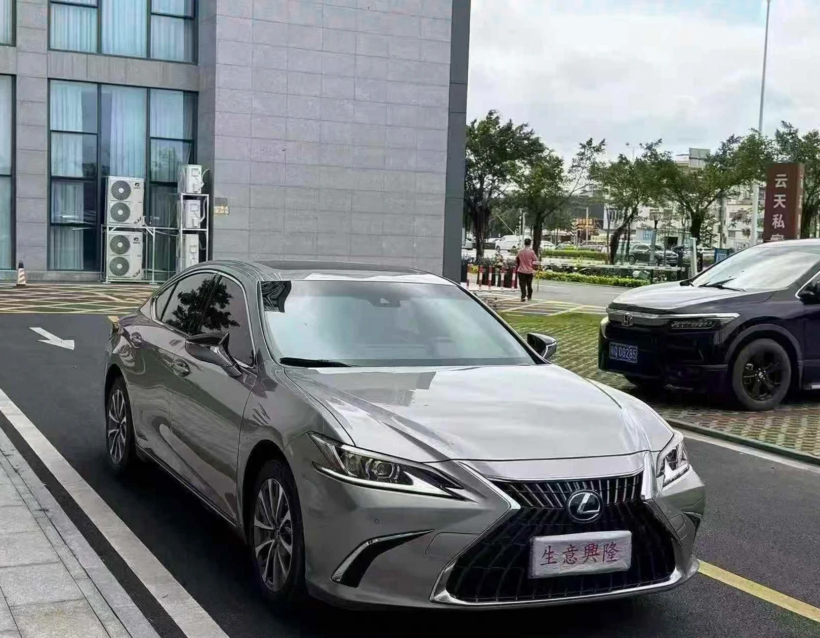 雷克萨斯ES 正面外观二