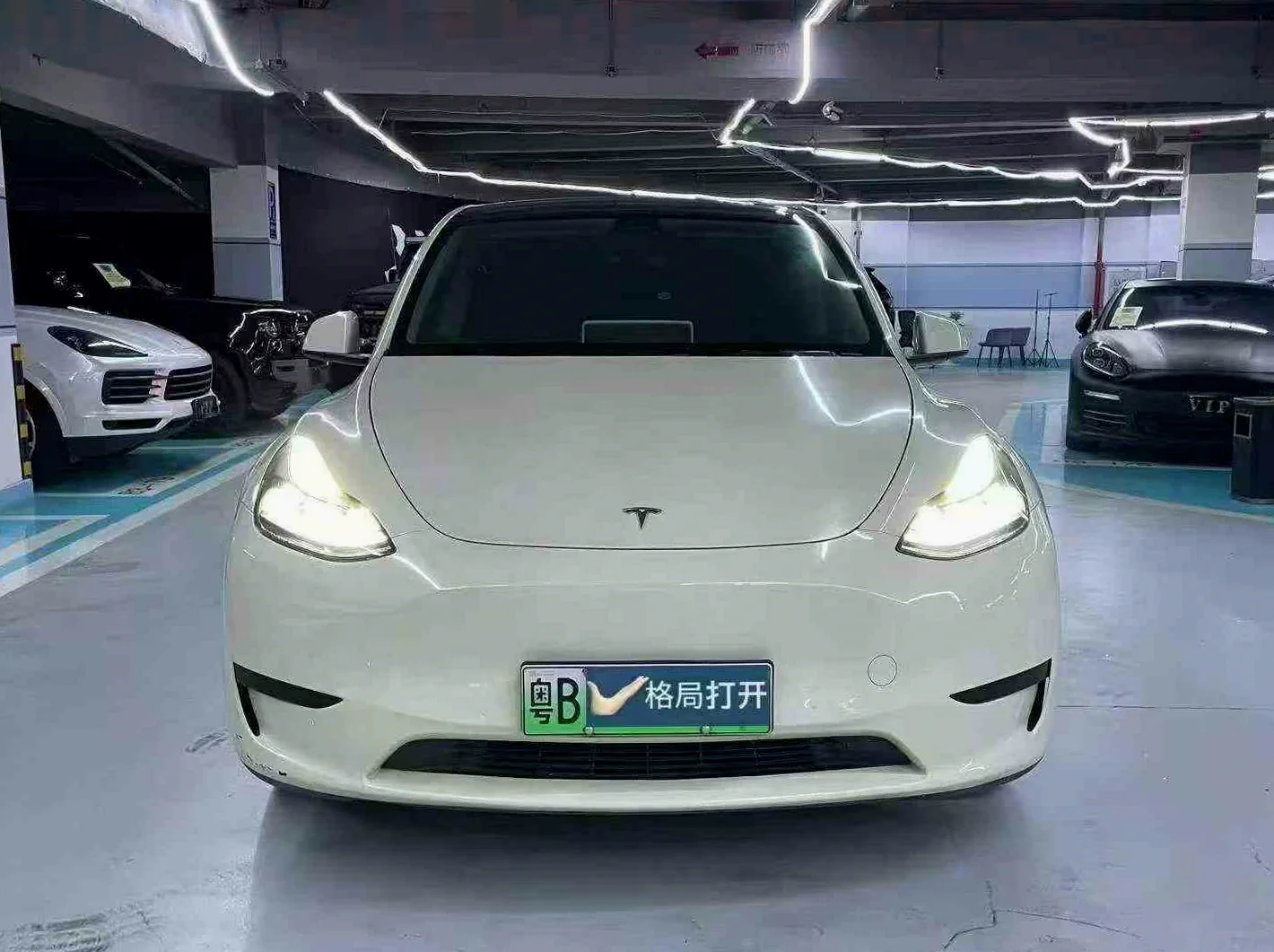 特斯拉MODEL 正面外观二