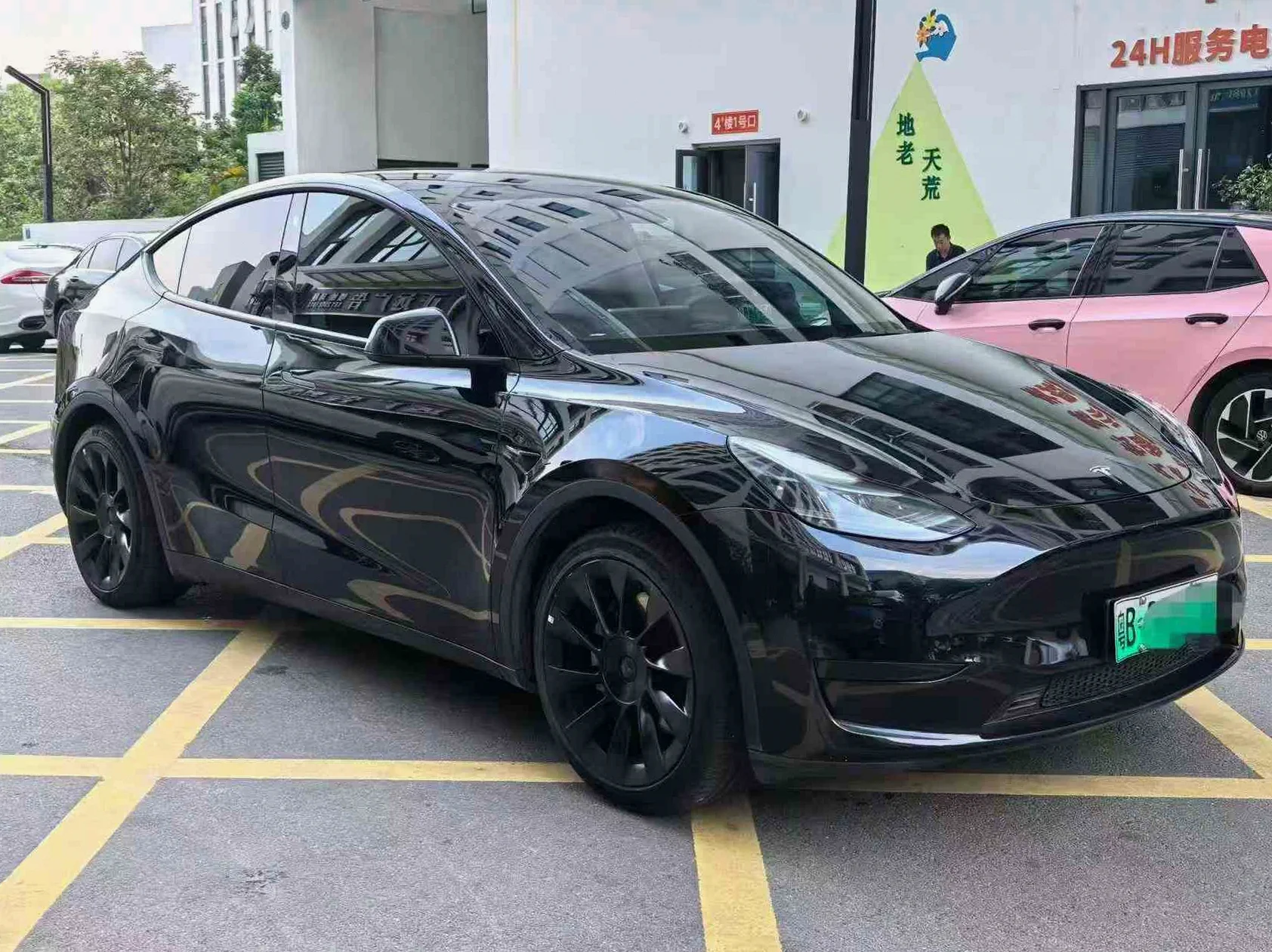 特斯拉MODEL 正面外观三