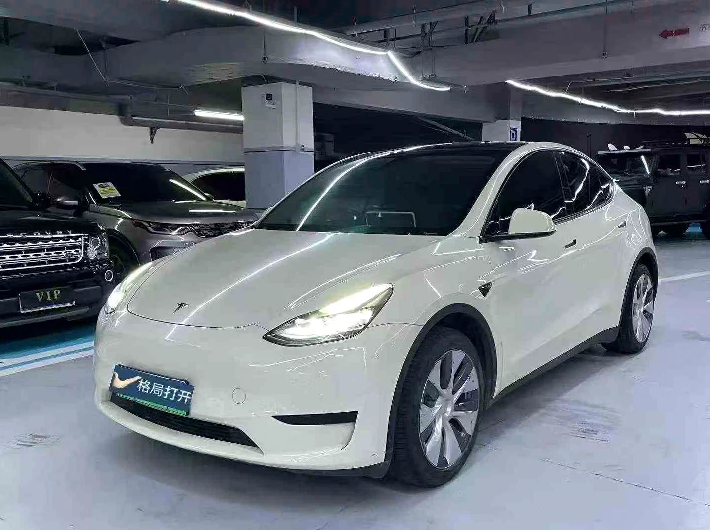 特斯拉MODEL 正面外观三