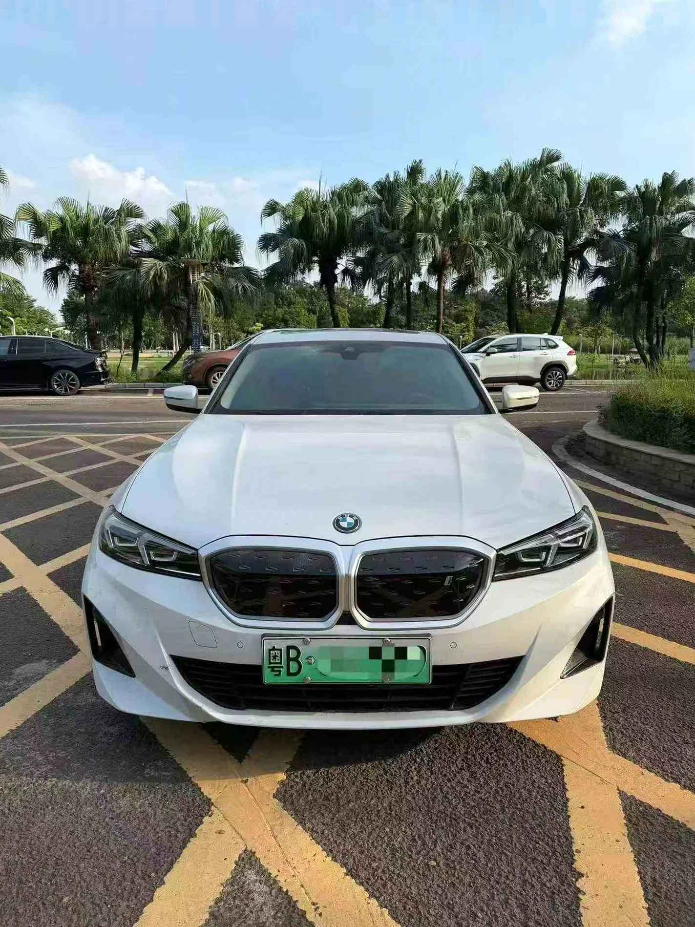 宝马I3 正面外观二
