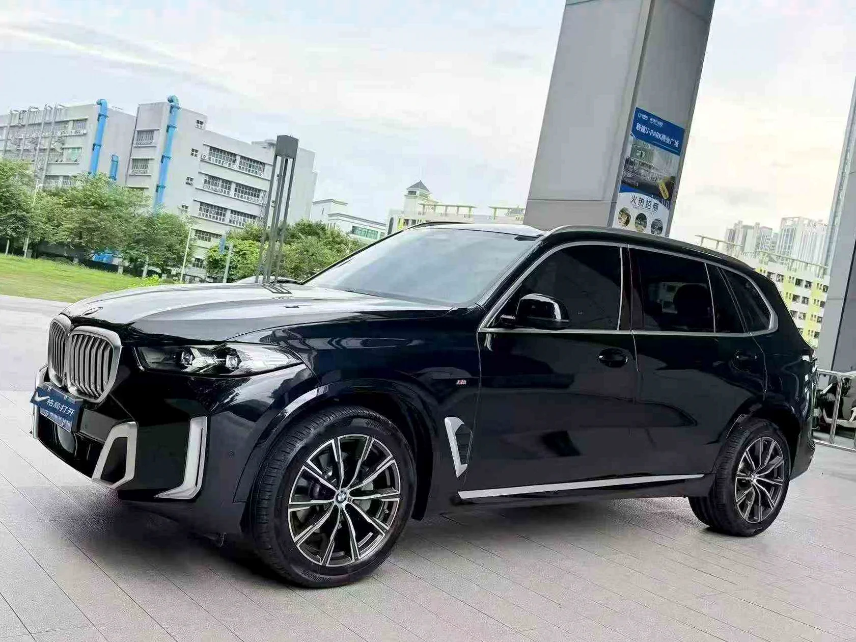 宝马X5 正面外观三