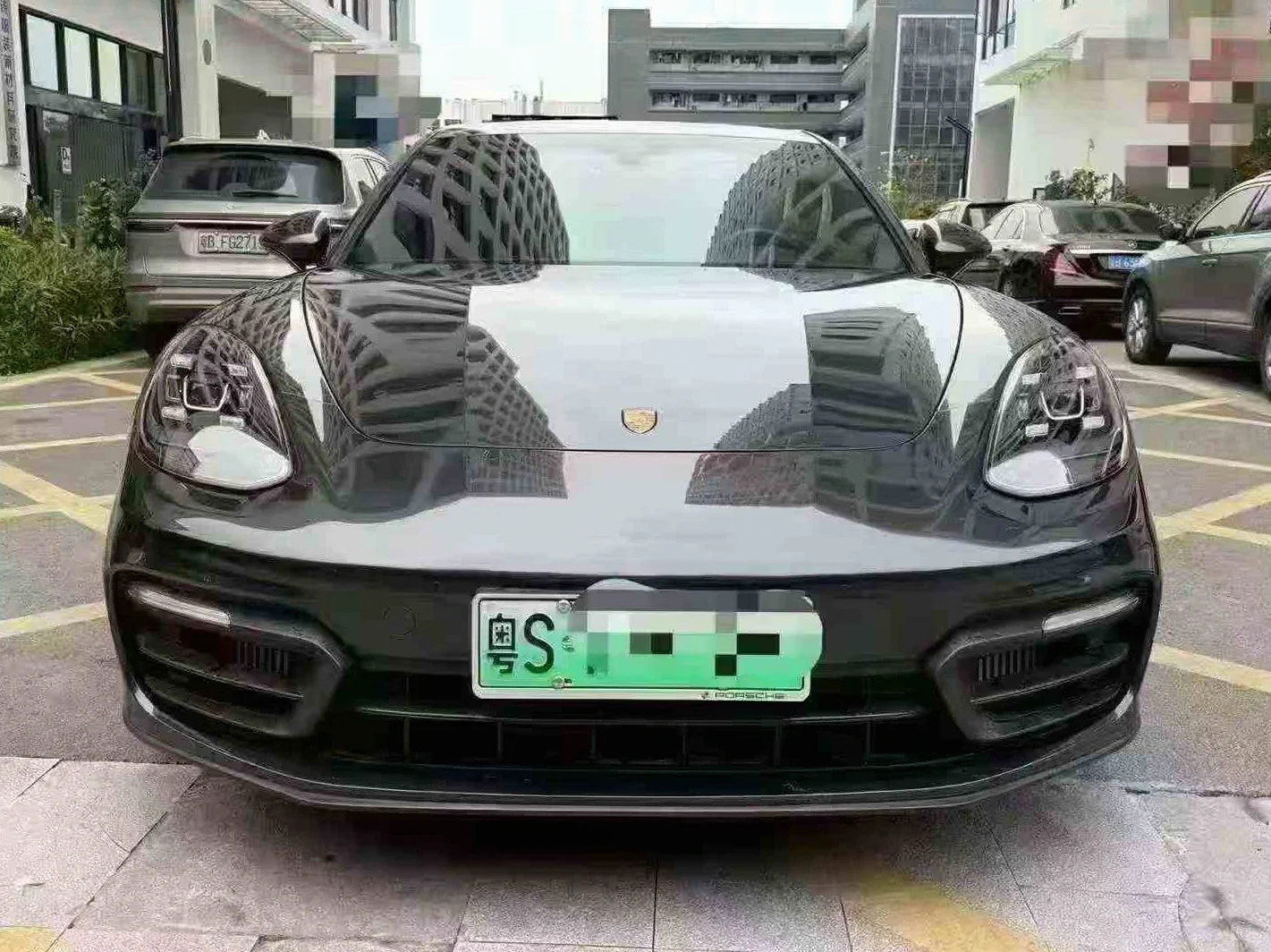 保时捷帕拉梅拉 正面外观二