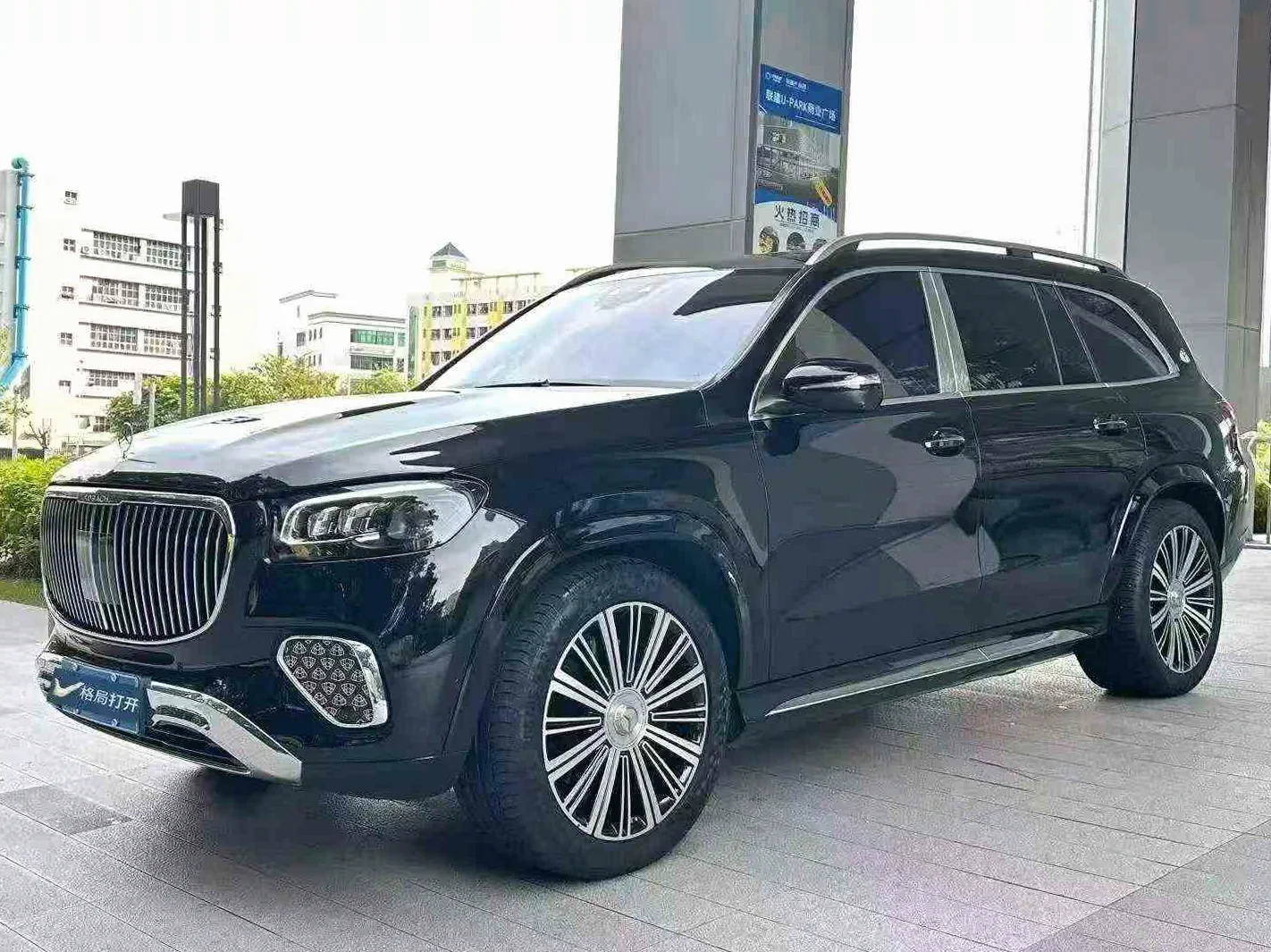 奔驰迈巴赫GLS 正面外观三