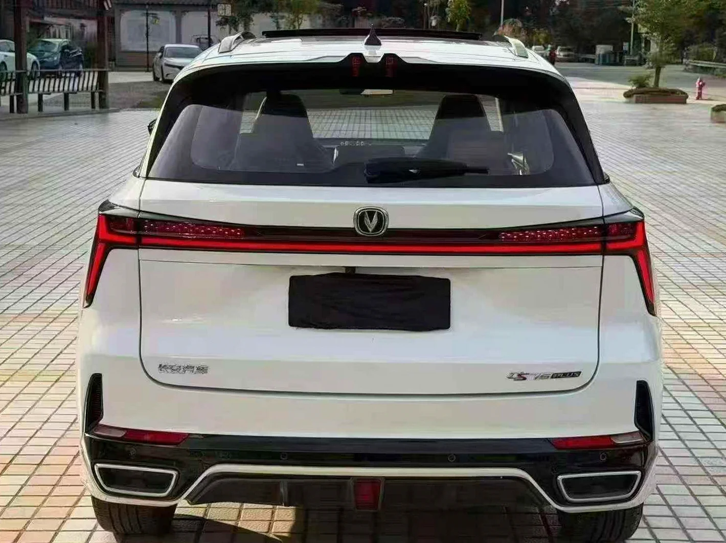 长安汽车CS75 后面外观一