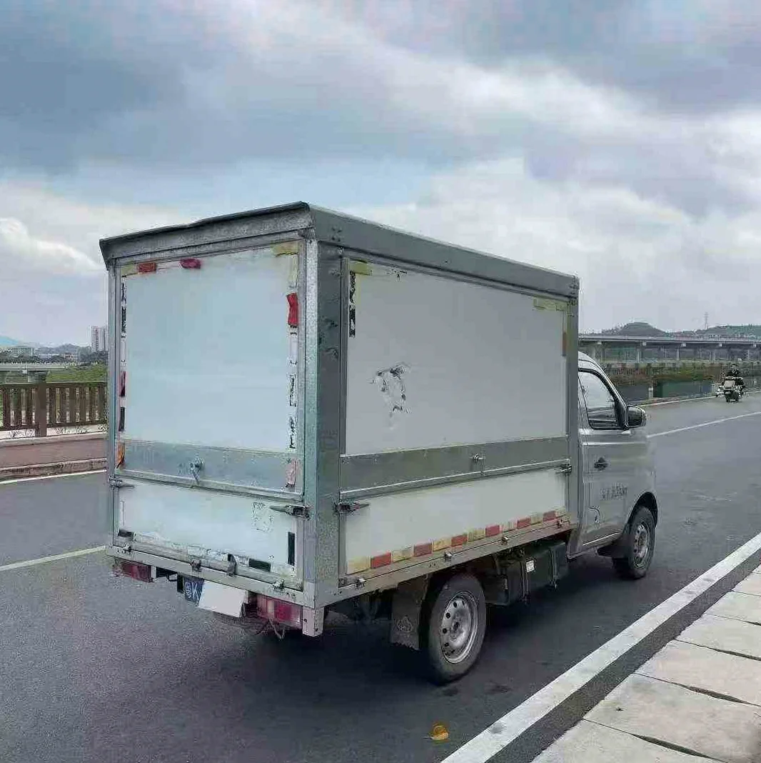 货车长安汽车跨越王 后面外观一