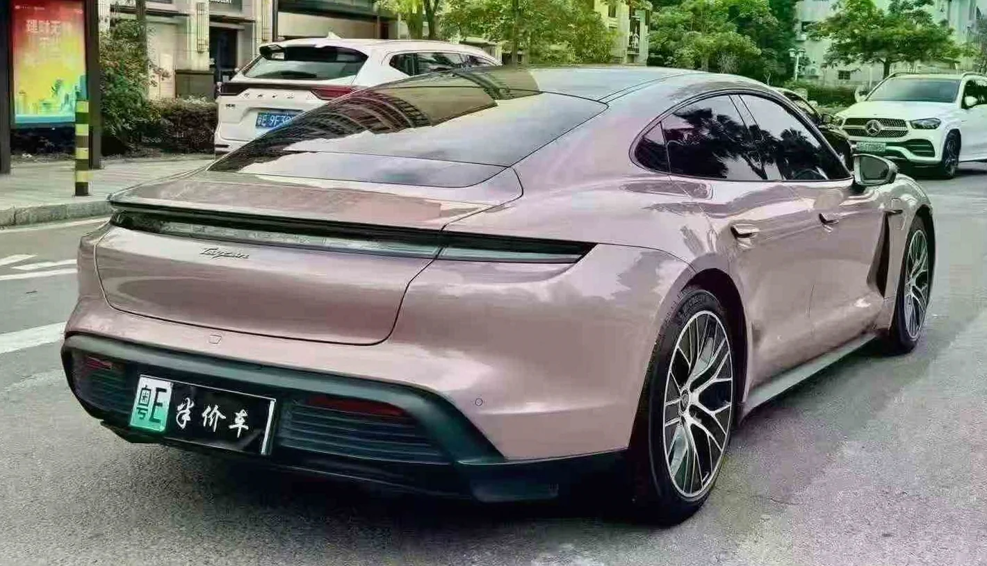 保时捷Taycan 驾驶室