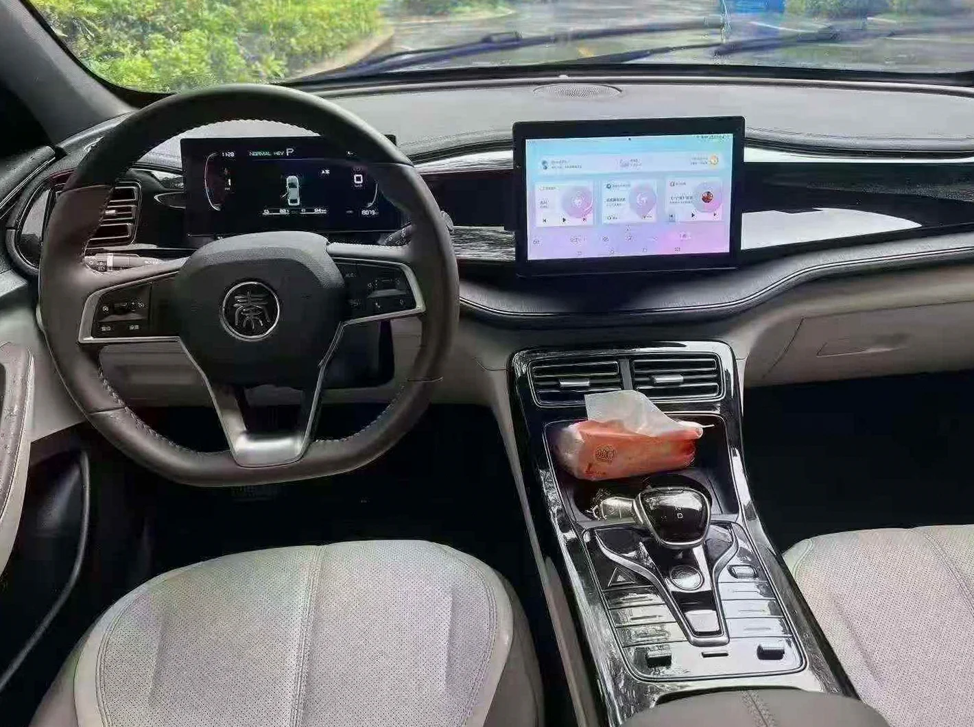比亚迪秦 内饰前排