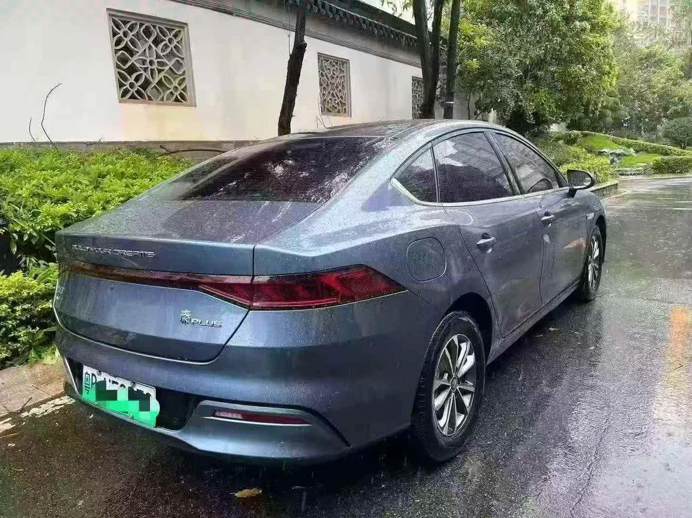 比亚迪秦 驾驶室