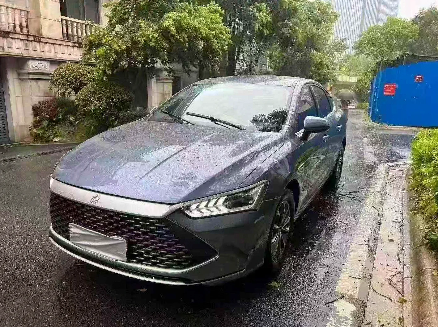 比亚迪秦 正面外观三
