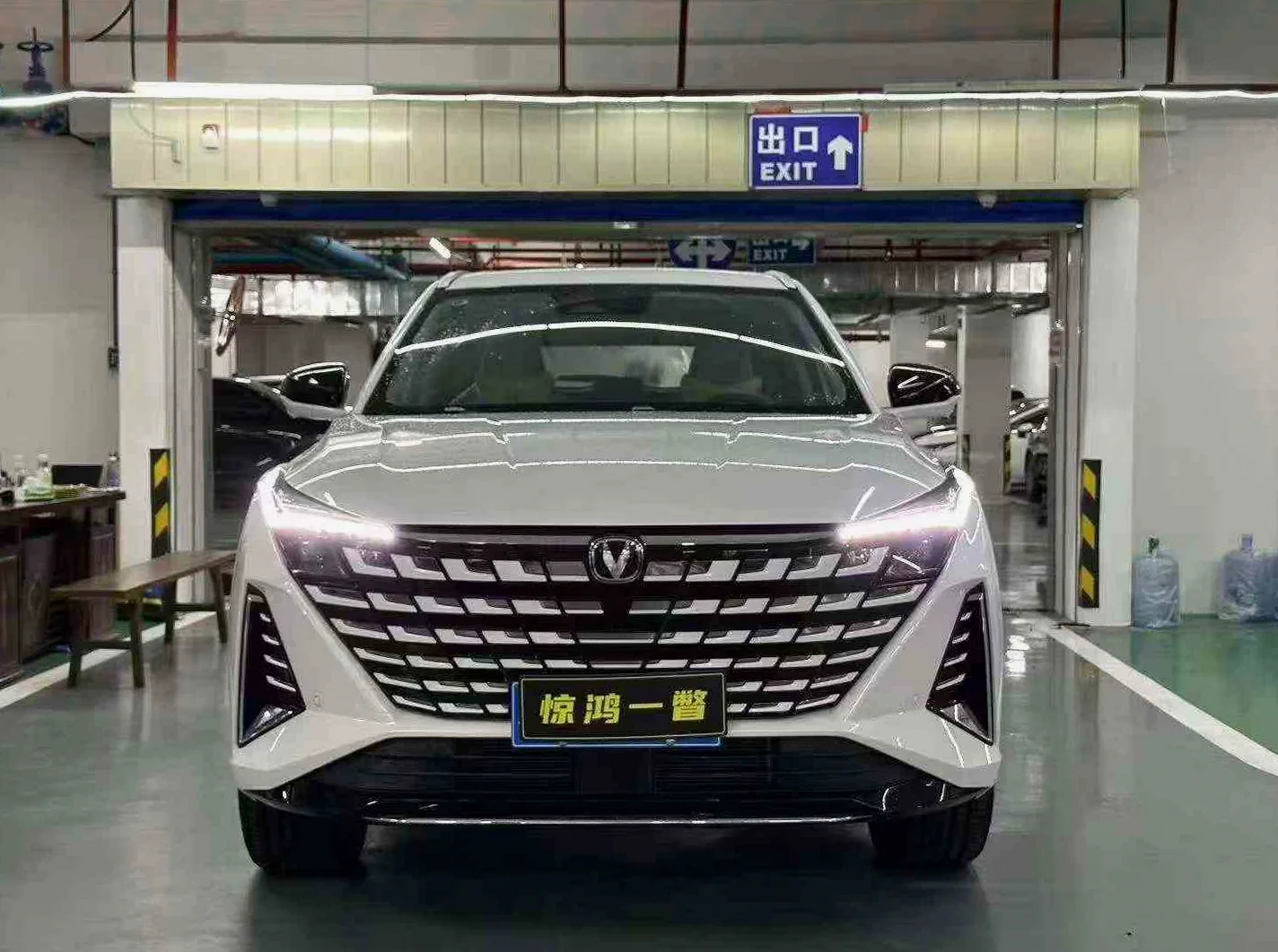 长安汽车UNI 正面外观二