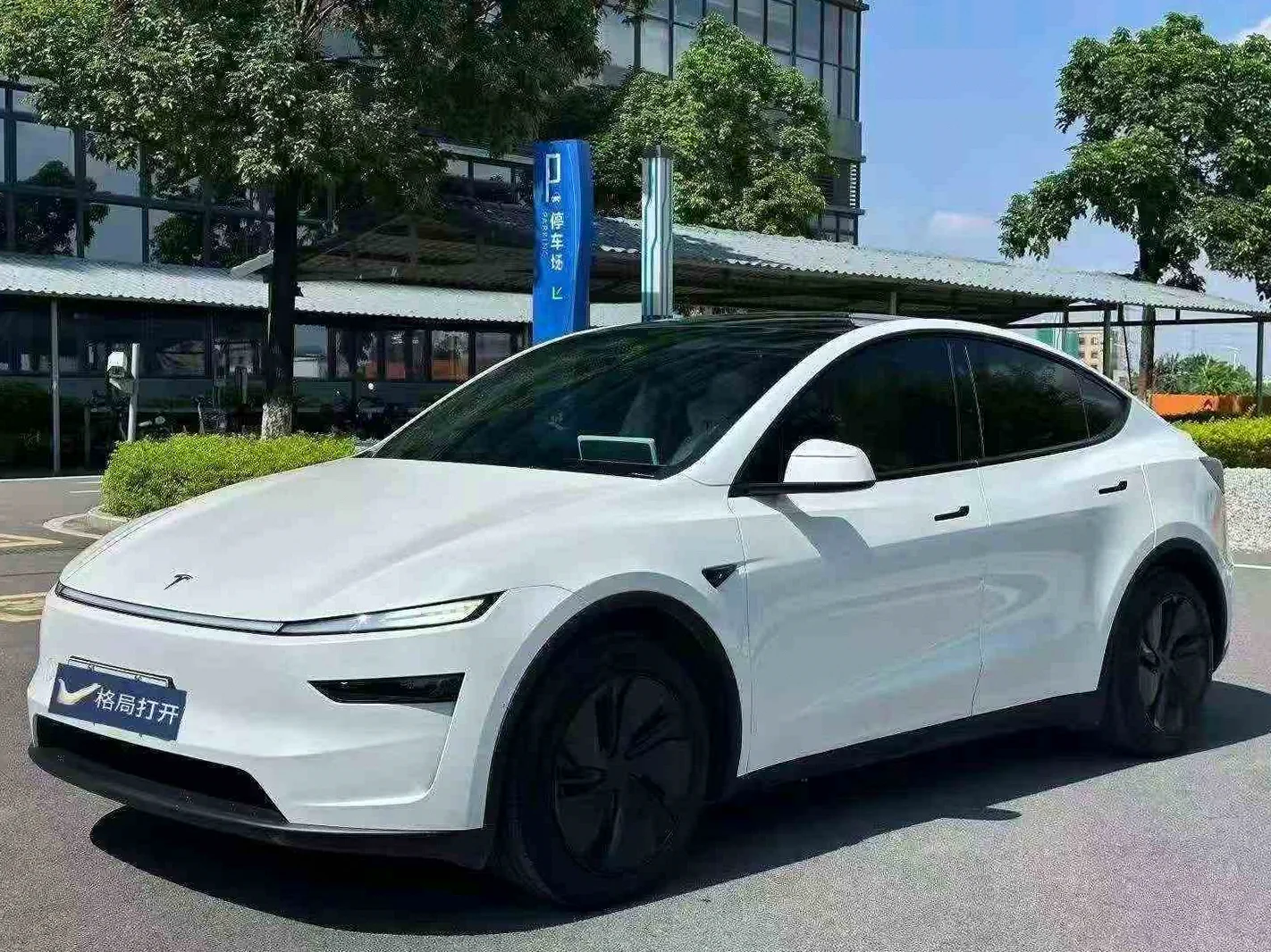特斯拉MODEL 正面外观三