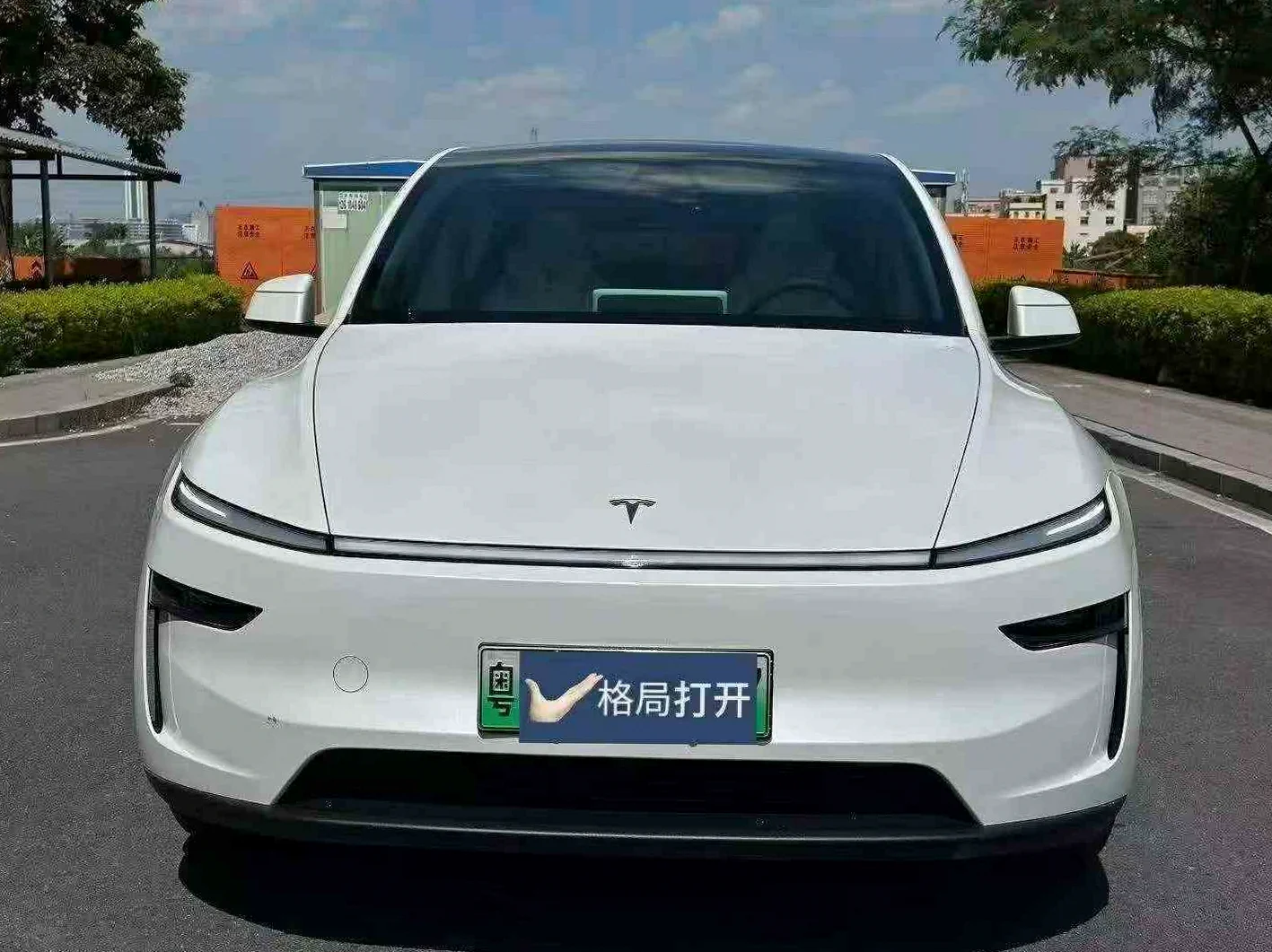 特斯拉MODEL 正面外观二