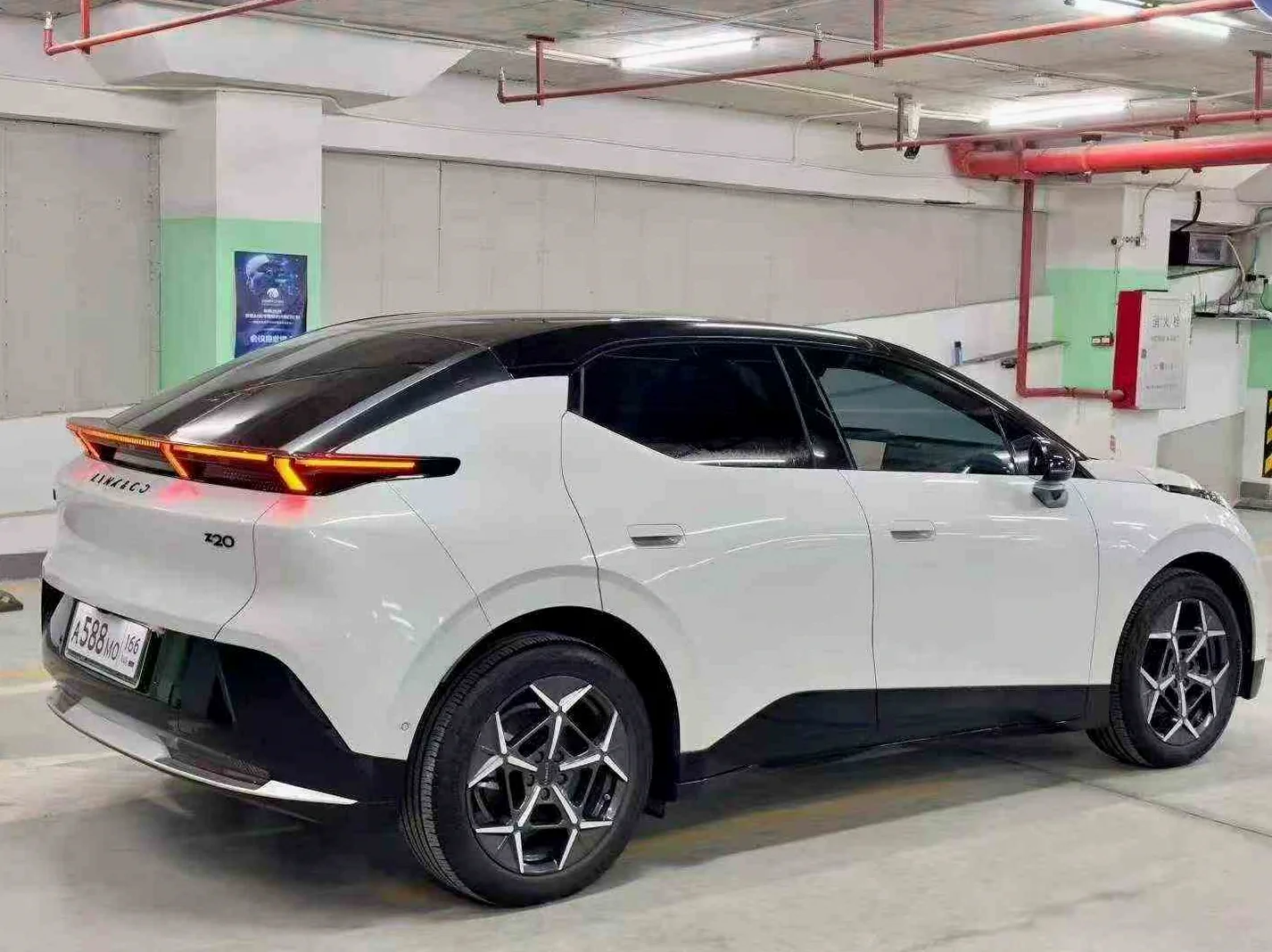 领克Z20 后面外观三