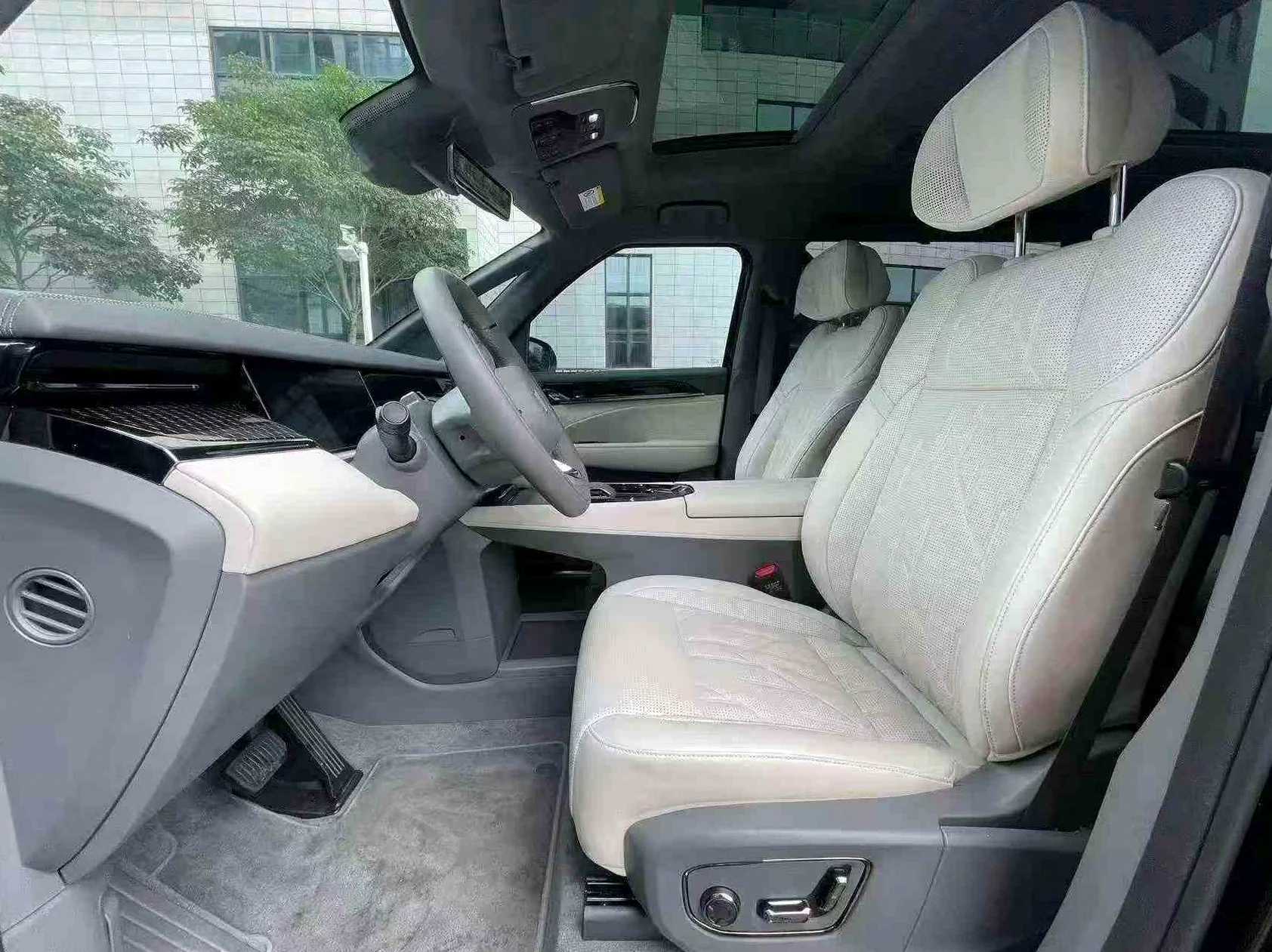 极氪汽车009 后面外观一