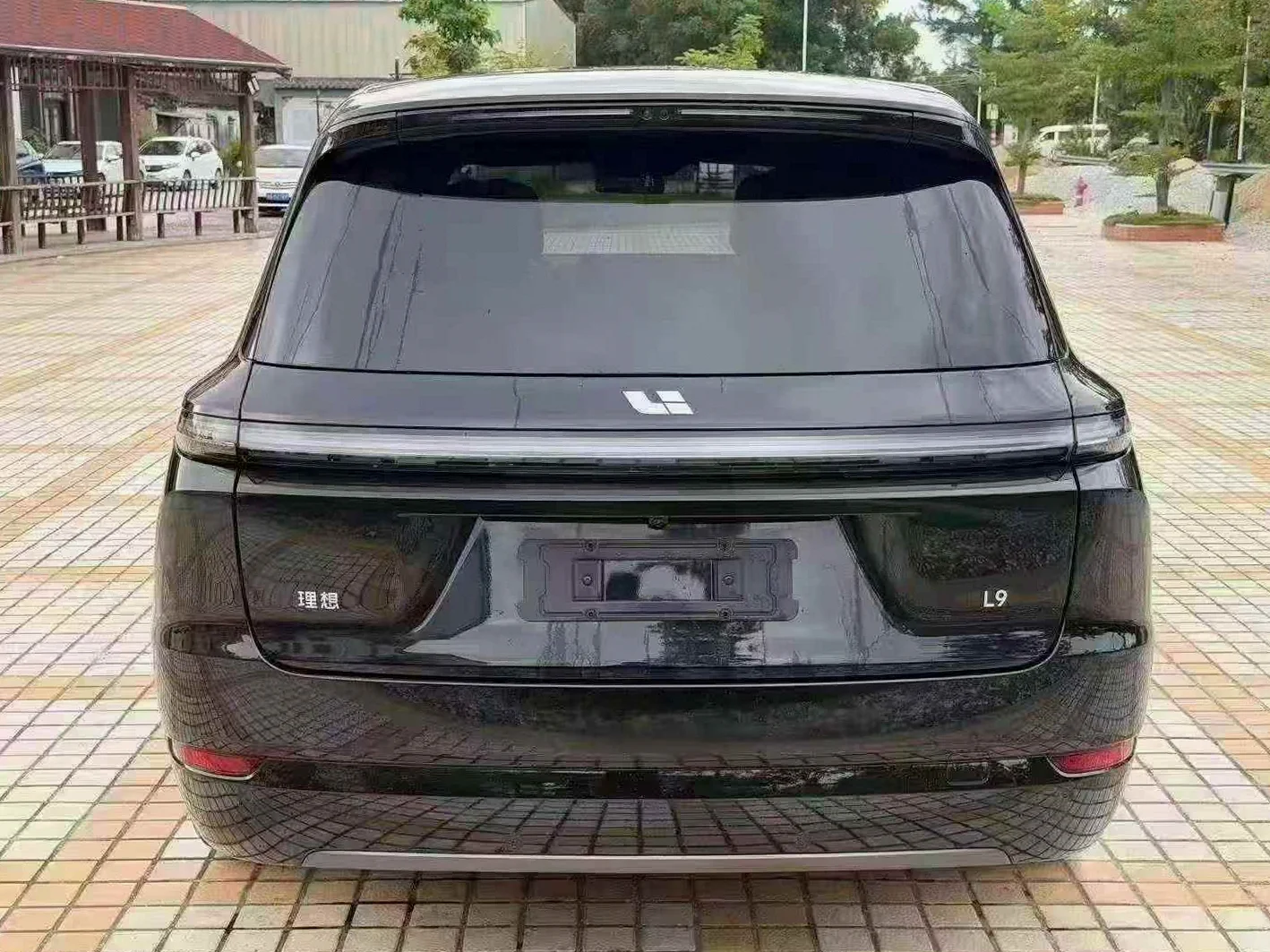 理想L9 后面外观一