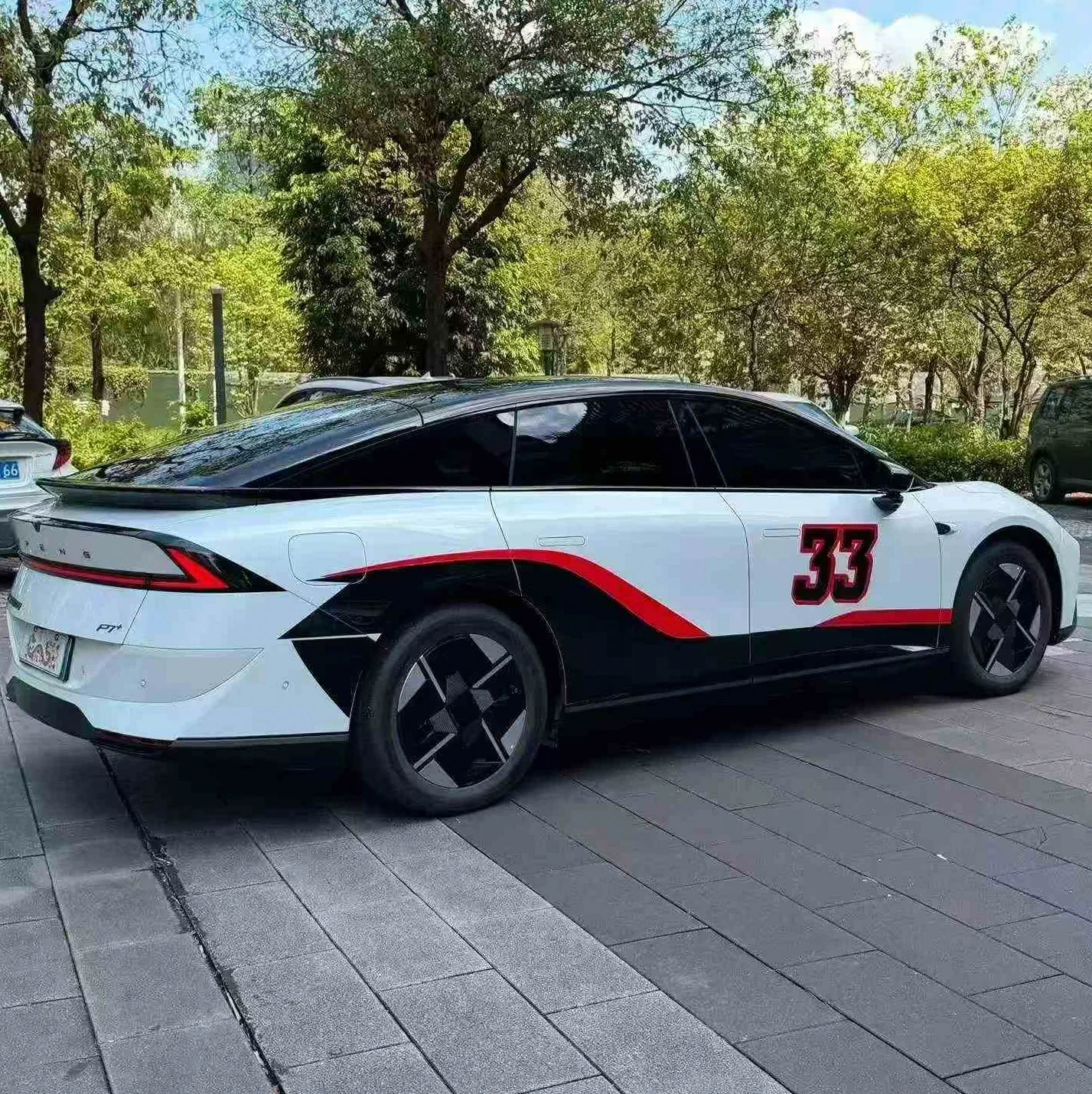 小鹏汽车p7 后面外观一