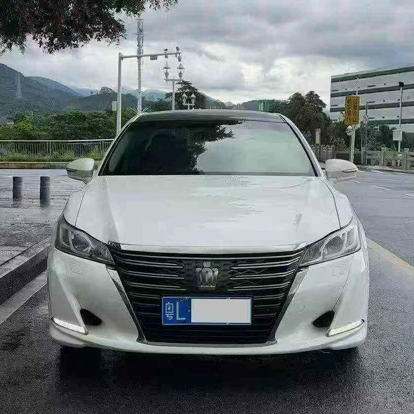 丰田皇冠 正面外观二