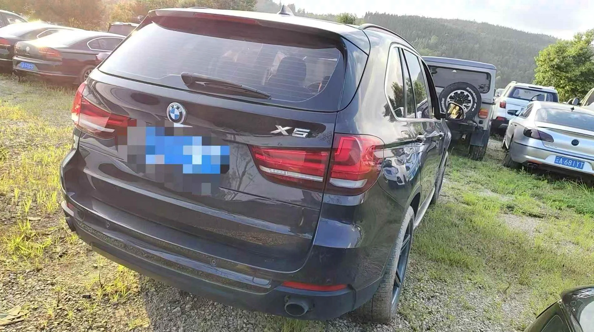 宝马X5 后面外观一