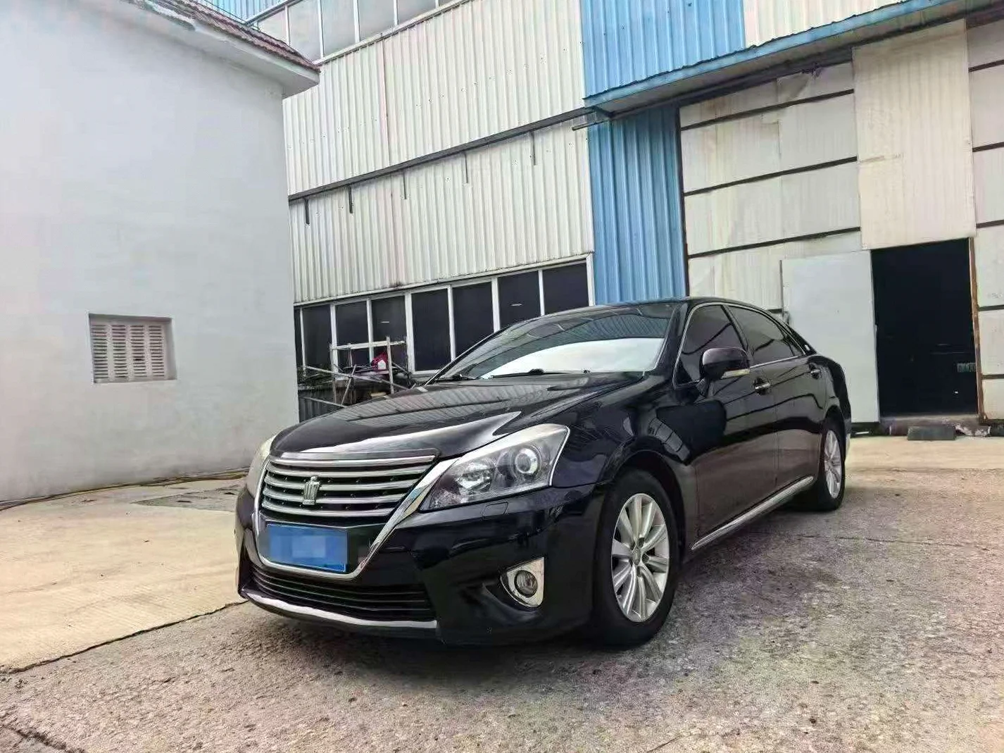 丰田皇冠 正面外观三